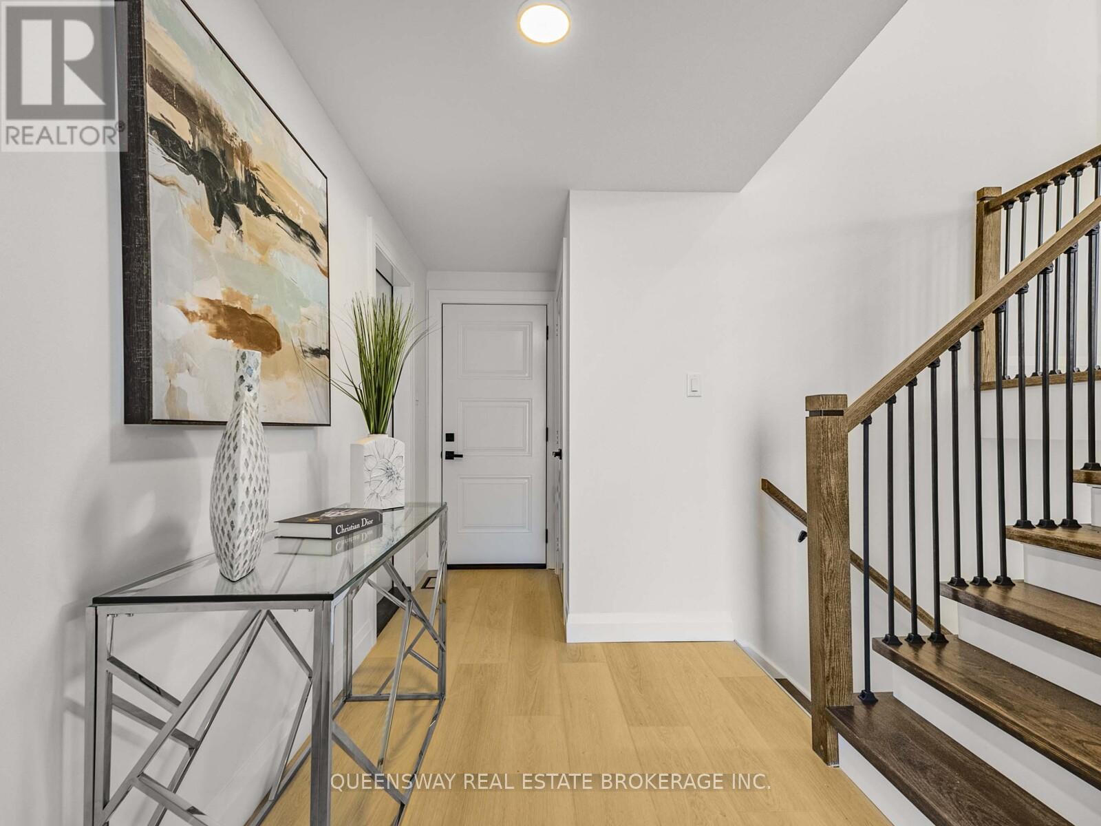 1128 Pinegrove Route, Oakville, Ontario  L6L 2W6 - Photo 3 - W12515144