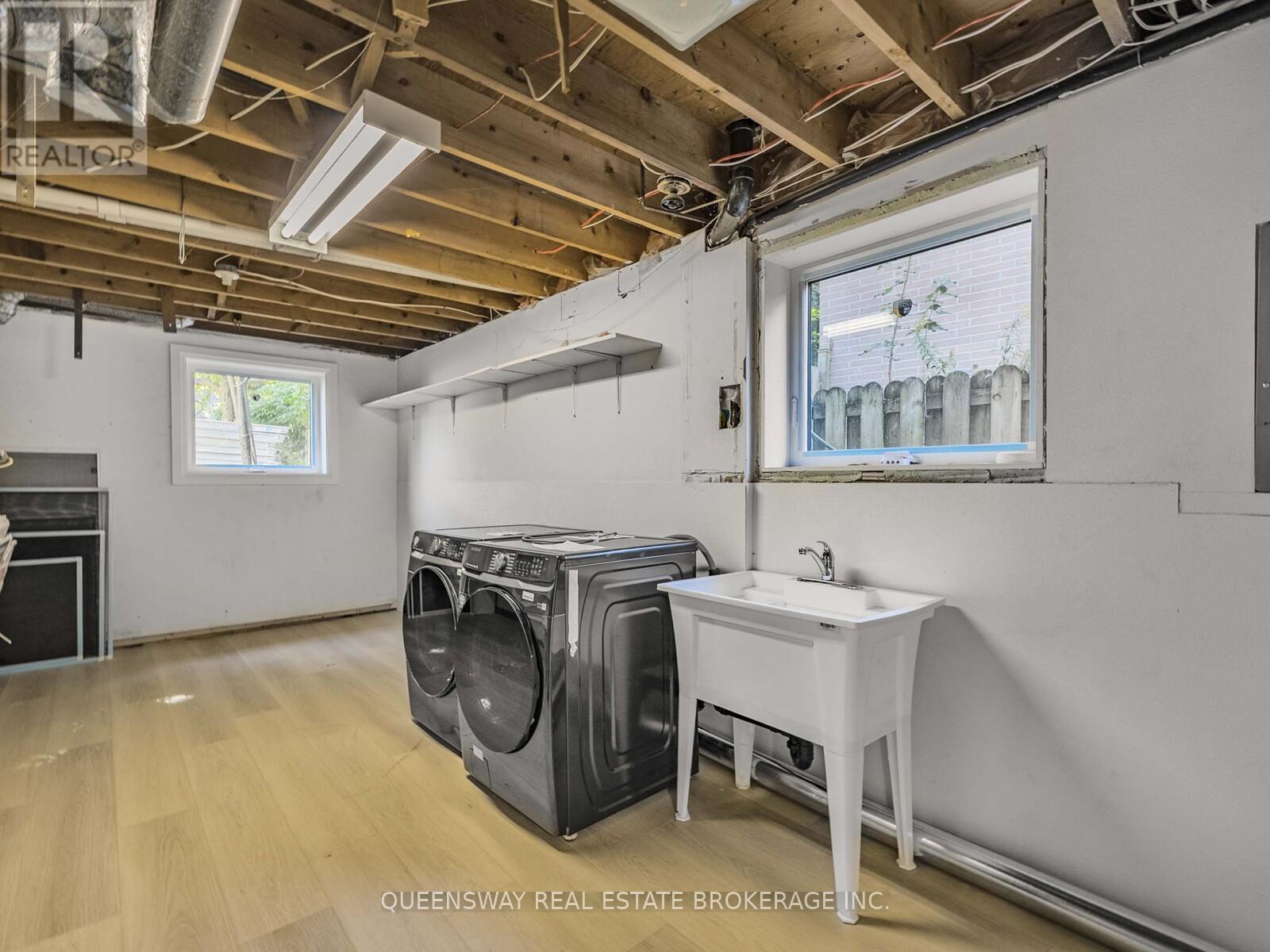 1128 Pinegrove Route, Oakville, Ontario  L6L 2W6 - Photo 33 - W12515144