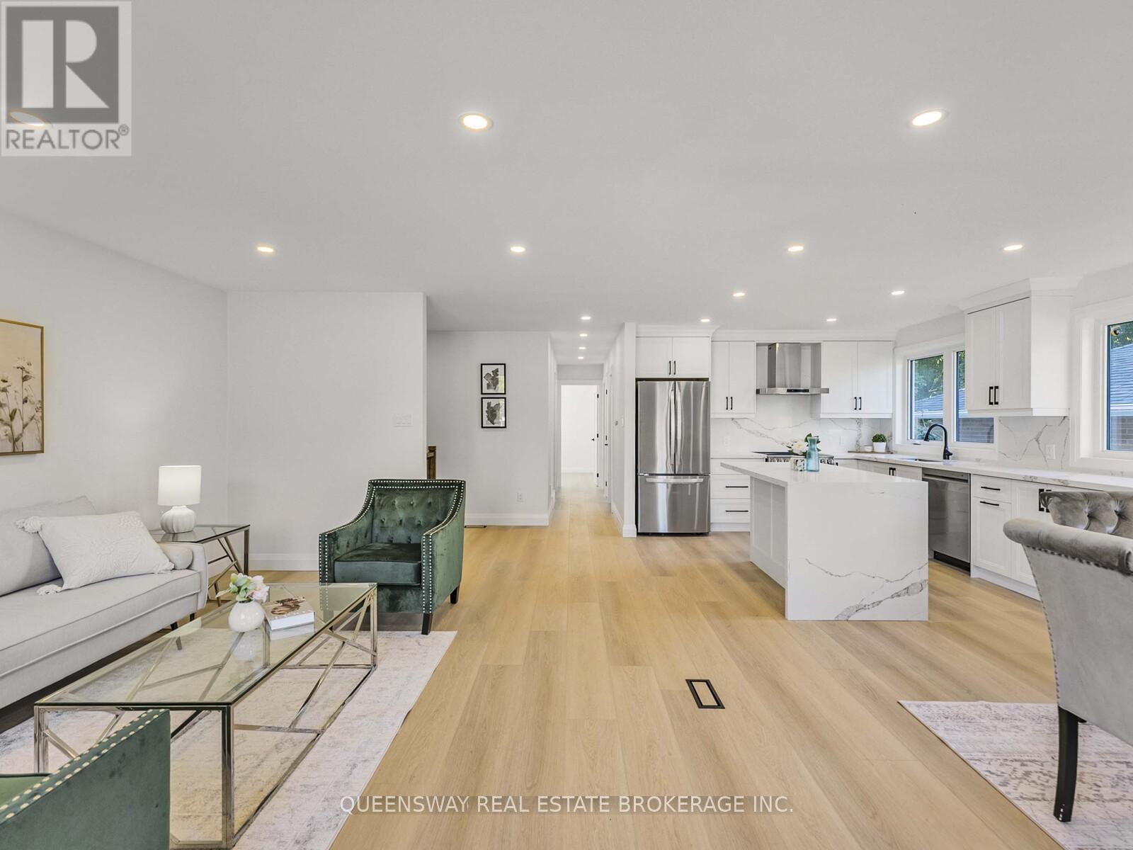 1128 Pinegrove Route, Oakville, Ontario  L6L 2W6 - Photo 6 - W12515144