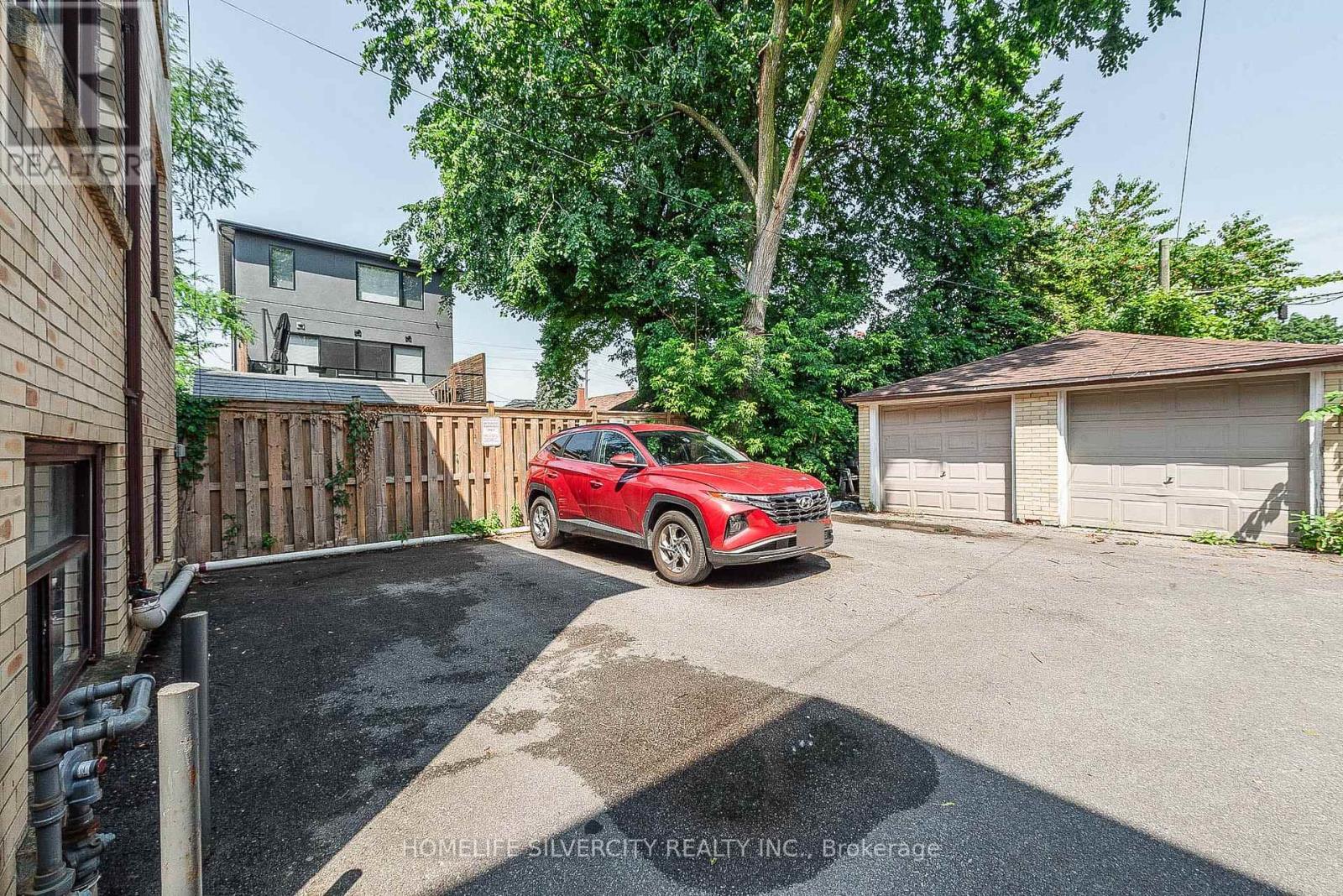 1 - 430 Ridelle Avenue, Toronto, Ontario  M6B 1K4 - Photo 11 - W12515152