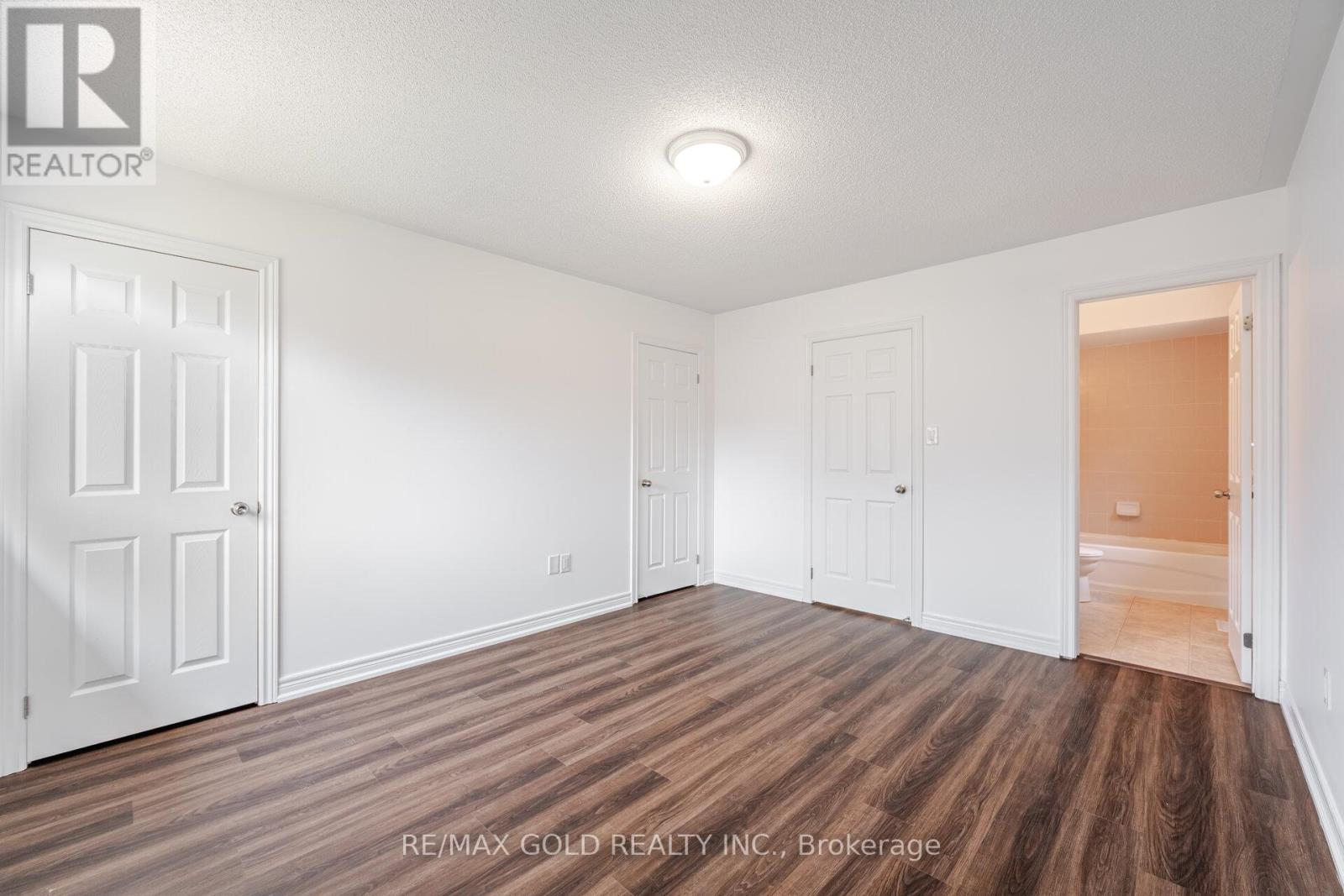 5288 Longford Crescent, Mississauga, Ontario  L5M 0J3 - Photo 4 - W12515170