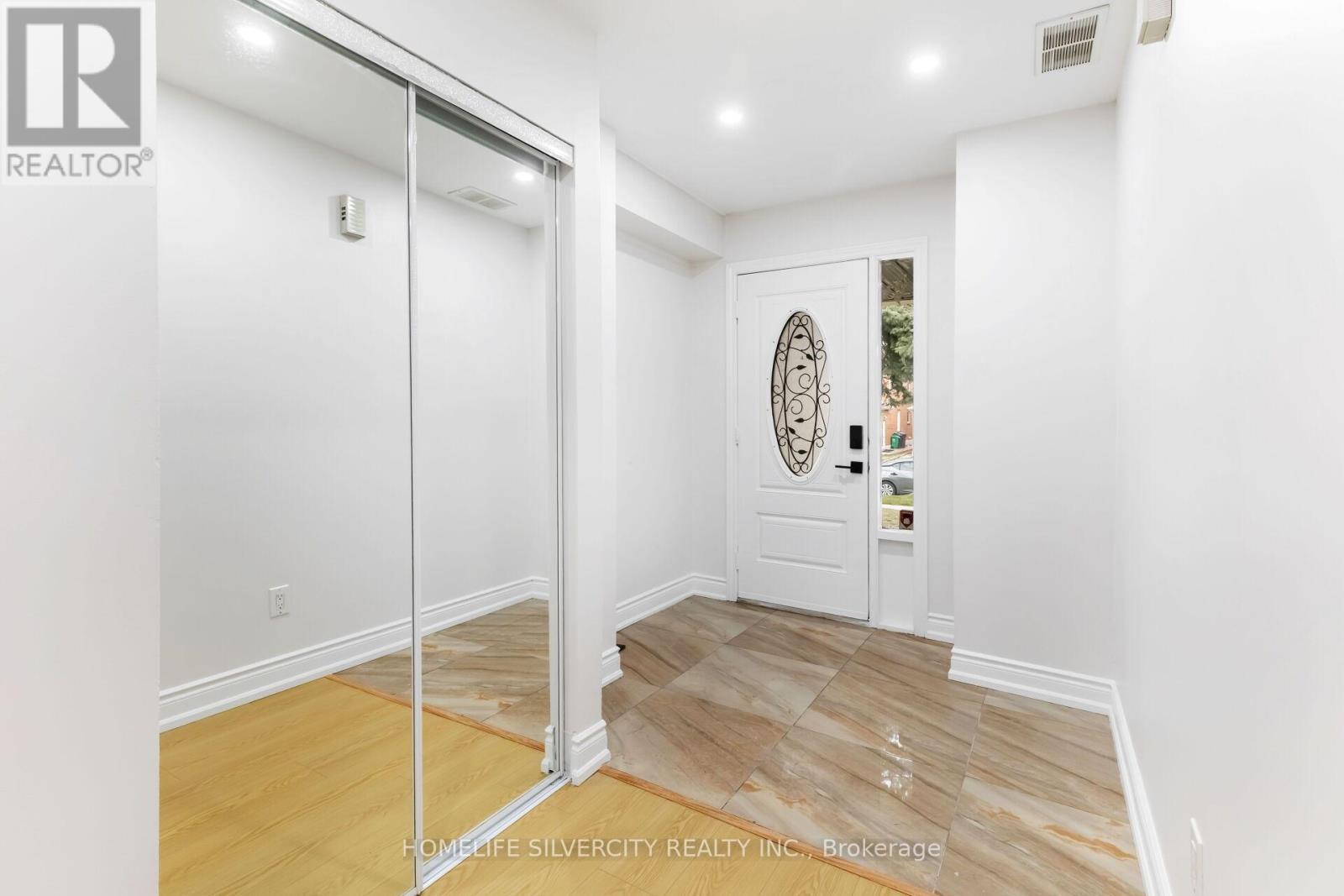 26 Cresswell Drive, Brampton, Ontario  L6Y 2T6 - Photo 4 - W12515174