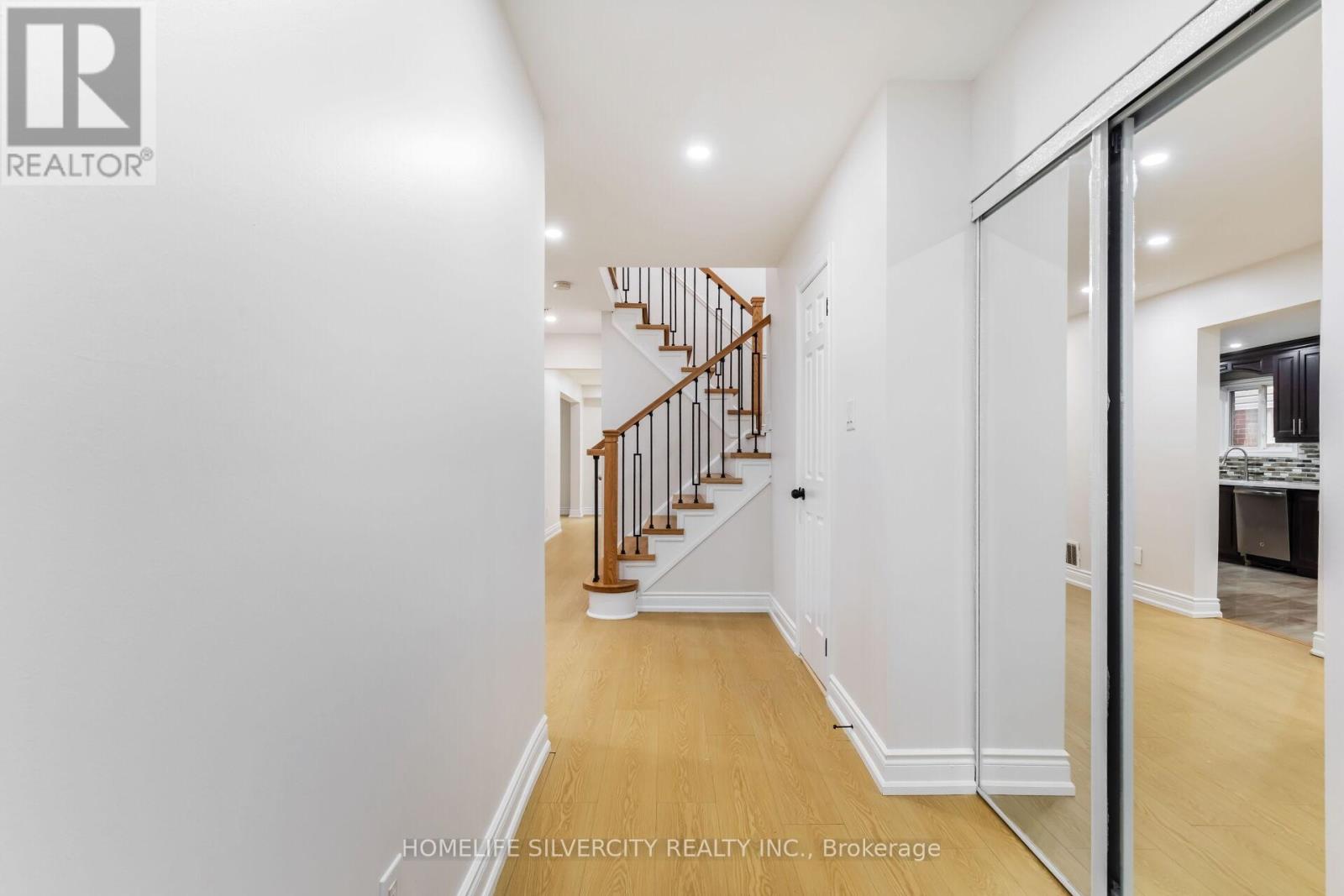 26 Cresswell Drive, Brampton, Ontario  L6Y 2T6 - Photo 5 - W12515174