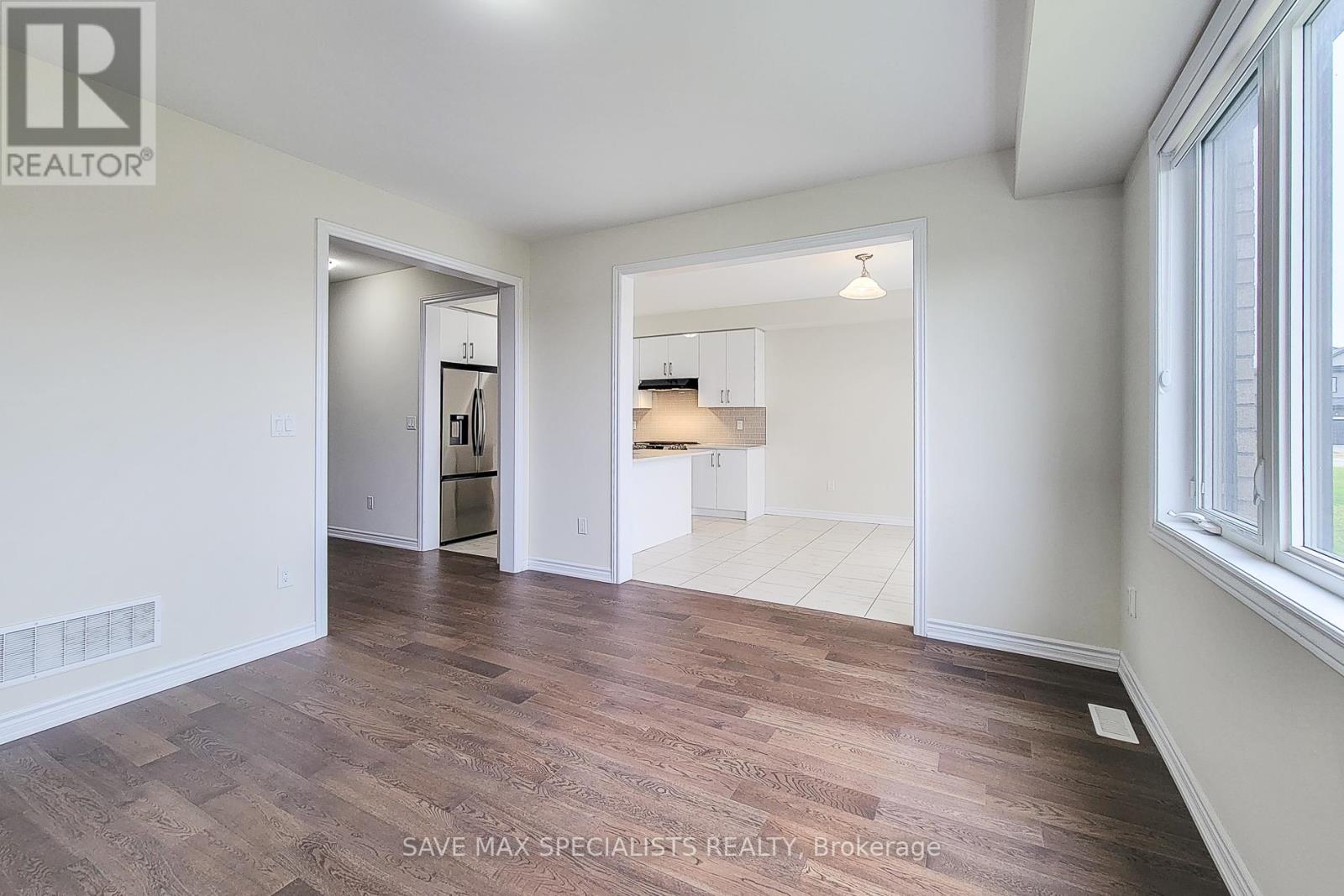 440 Barker Parkway, Thorold, Ontario  L2V 0K7 - Photo 8 - X12515126