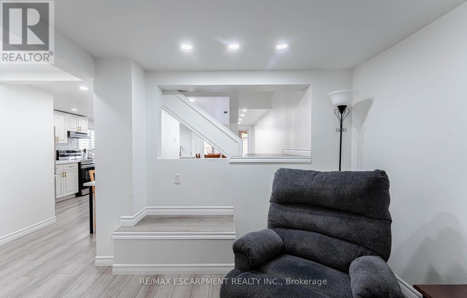 284 Paling Avenue, Hamilton, Ontario  L8H 5J9 - Photo 9 - X12515146