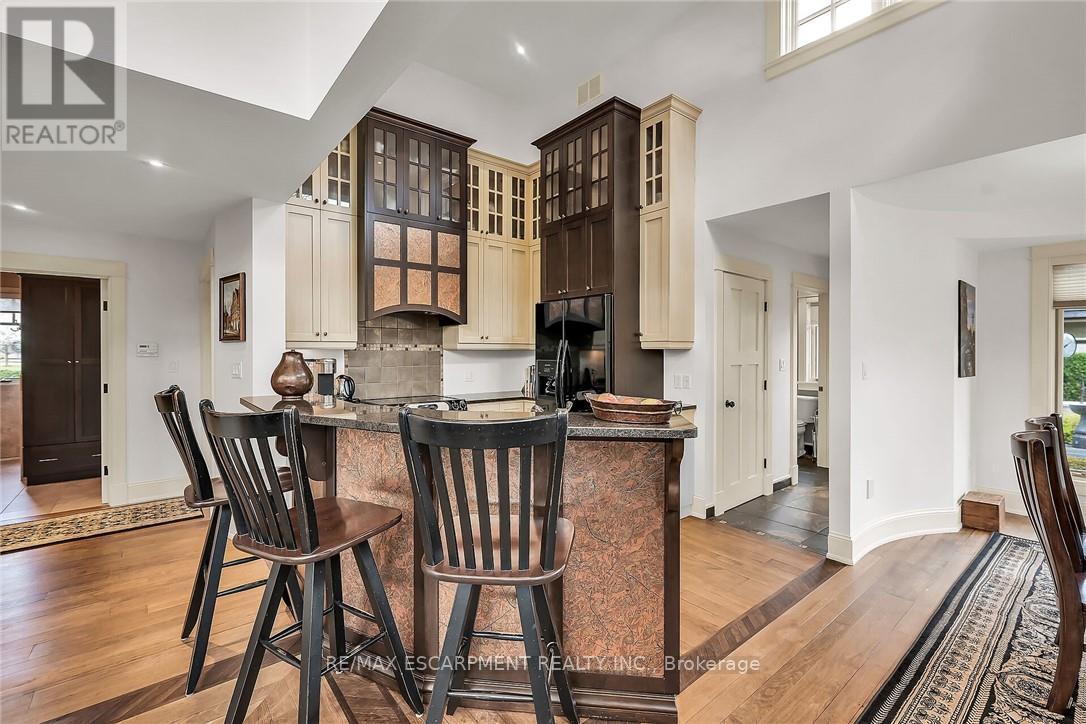 285 Hamilton Drive, Hamilton, Ontario  L9G 2A9 - Photo 12 - X12515162