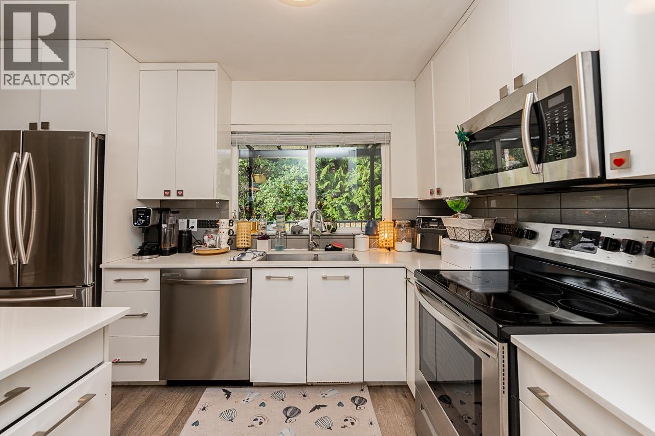 4377 Mountain Highway, North Vancouver, British Columbia V7K 2K3 - Photo 9 - R3065305