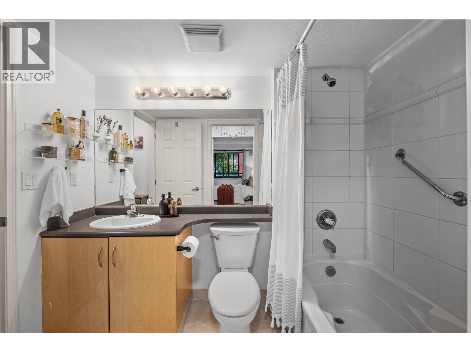 305 305 Lonsdale Avenue, North Vancouver, British Columbia  V7M 3G3 - Photo 13 - R3065325