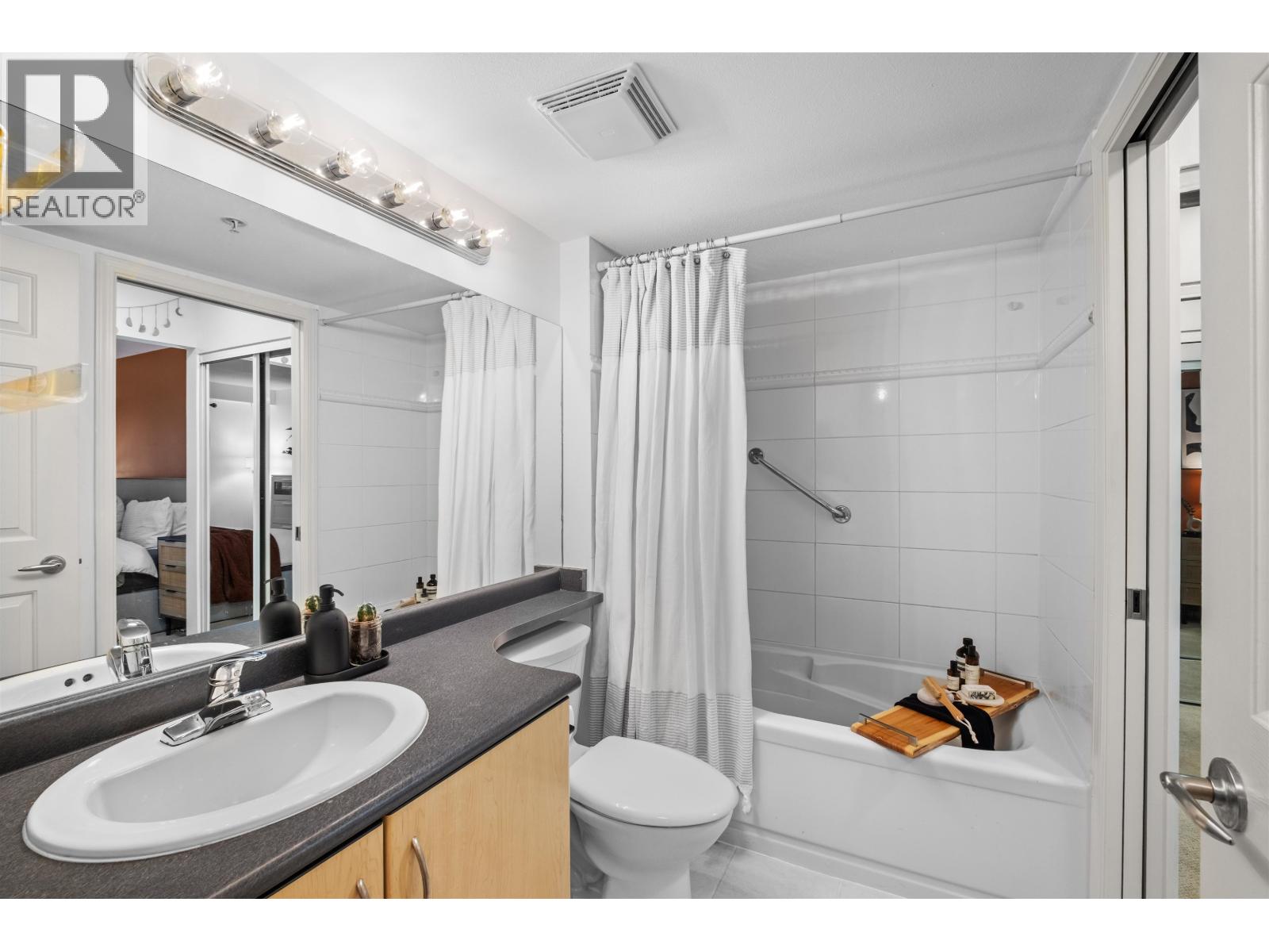 305 305 Lonsdale Avenue, North Vancouver, British Columbia  V7M 3G3 - Photo 14 - R3065325