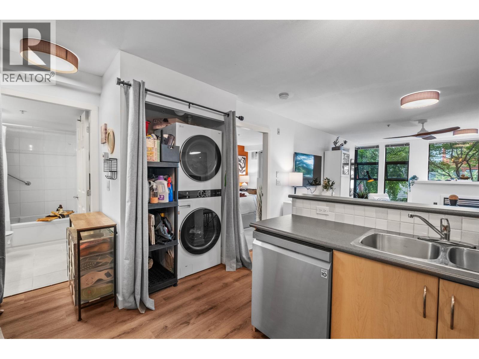 305 305 Lonsdale Avenue, North Vancouver, British Columbia  V7M 3G3 - Photo 19 - R3065325