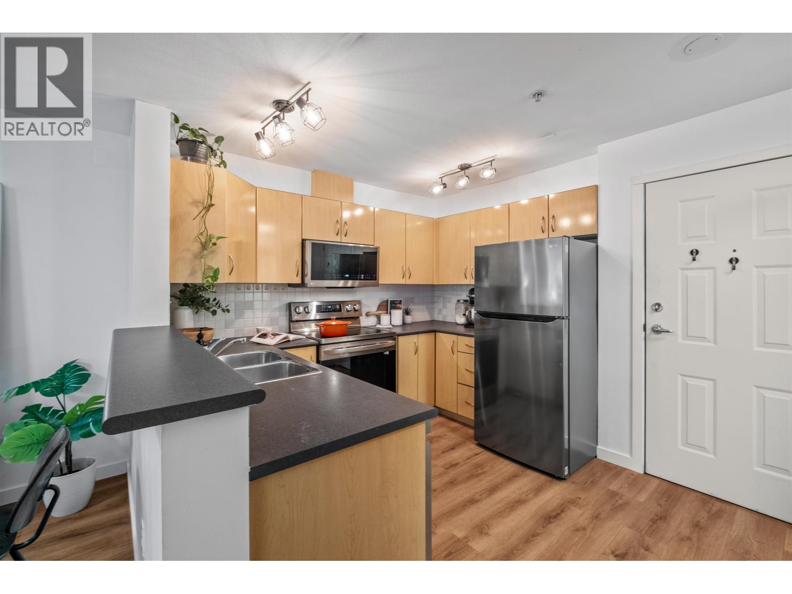 305 305 Lonsdale Avenue, North Vancouver, British Columbia  V7M 3G3 - Photo 6 - R3065325