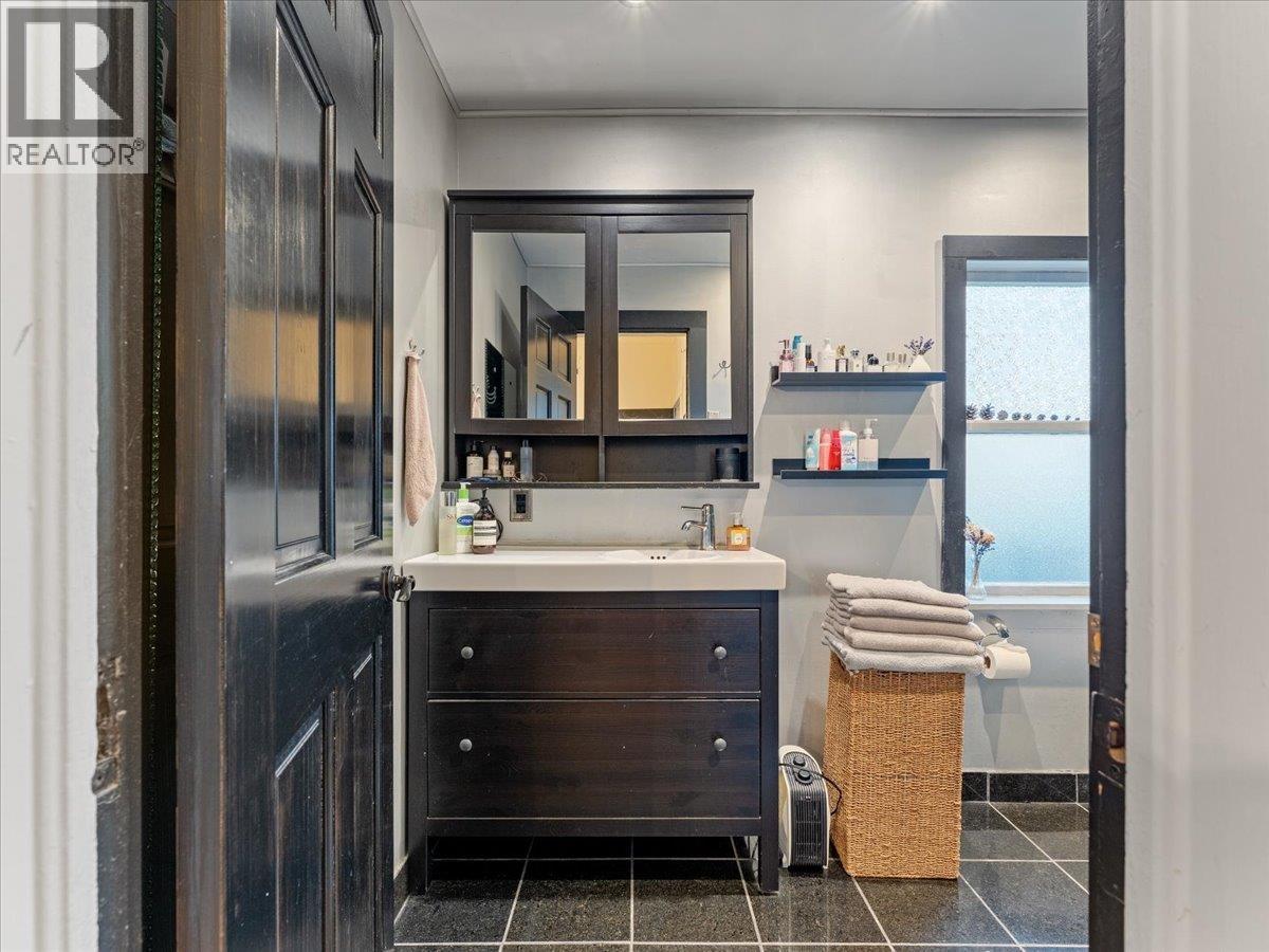 1016 Tenth Avenue, New Westminster, British Columbia V3M 3H6 - Photo 11 - R3065344