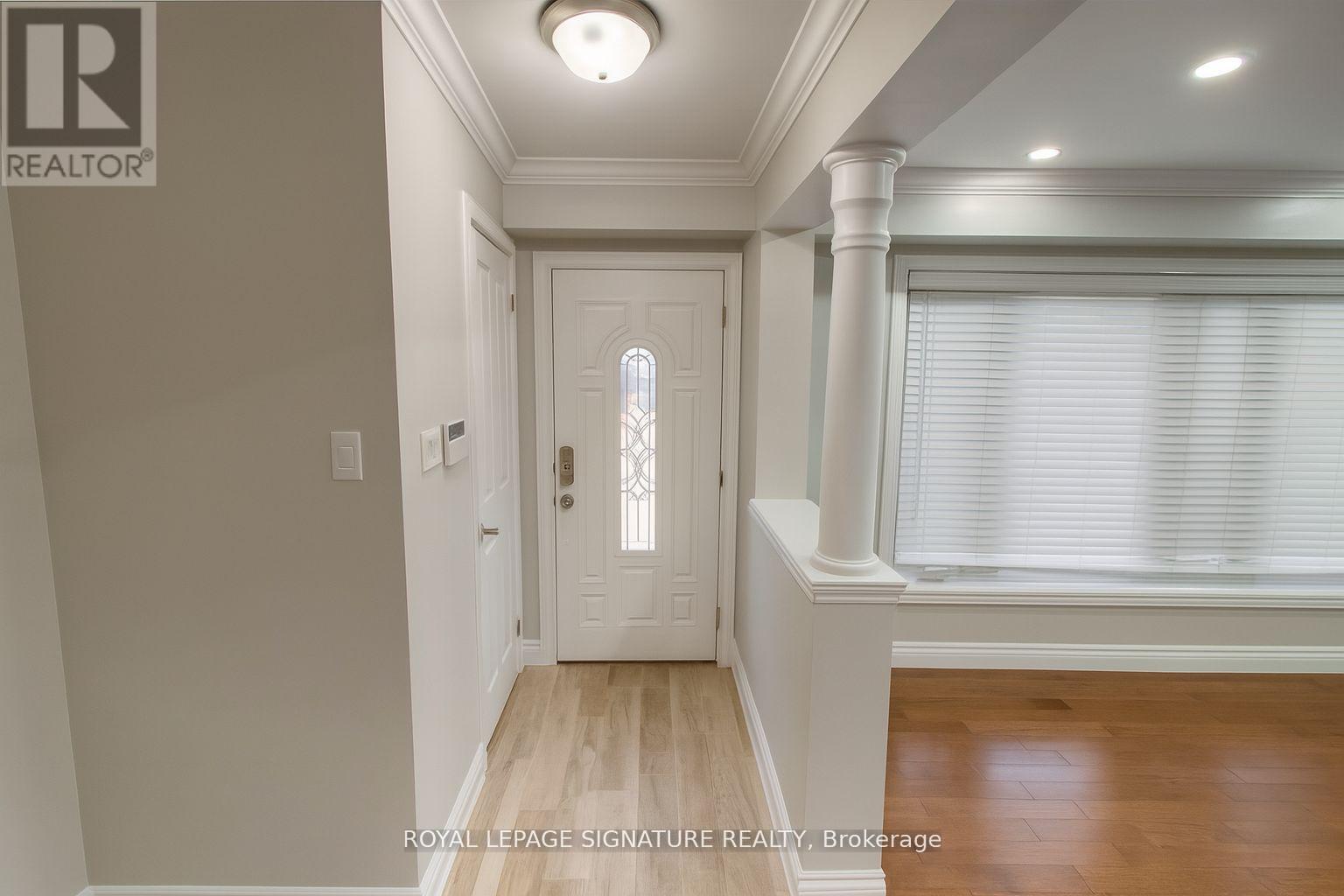 71 Mandarin Crescent N, Brampton, Ontario  L6S 2S2 - Photo 5 - W12387679