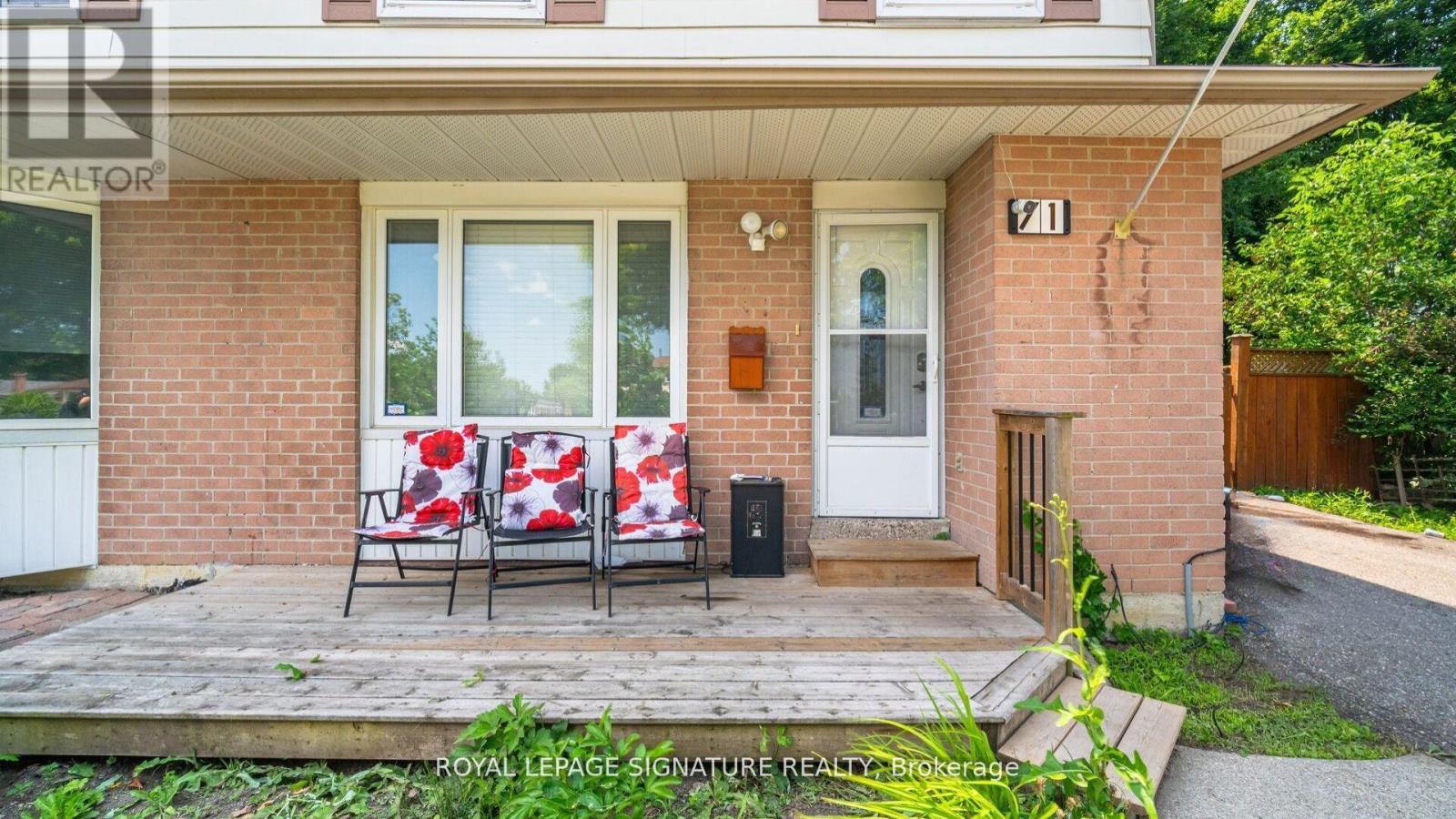 71 Mandarin Crescent N, Brampton, Ontario  L6S 2S2 - Photo 4 - W12387679