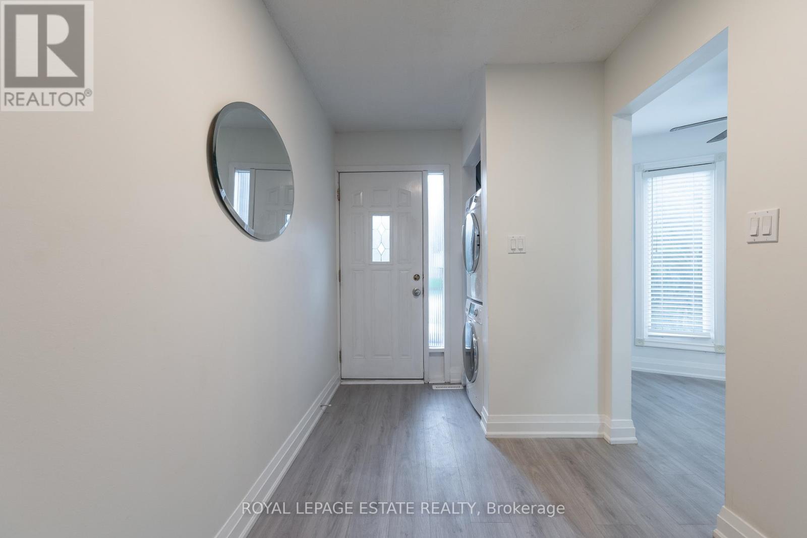 (Upper)1040 Victoria Park Avenue, Toronto, Ontario  M4B 2K1 - Photo 2 - E12515212