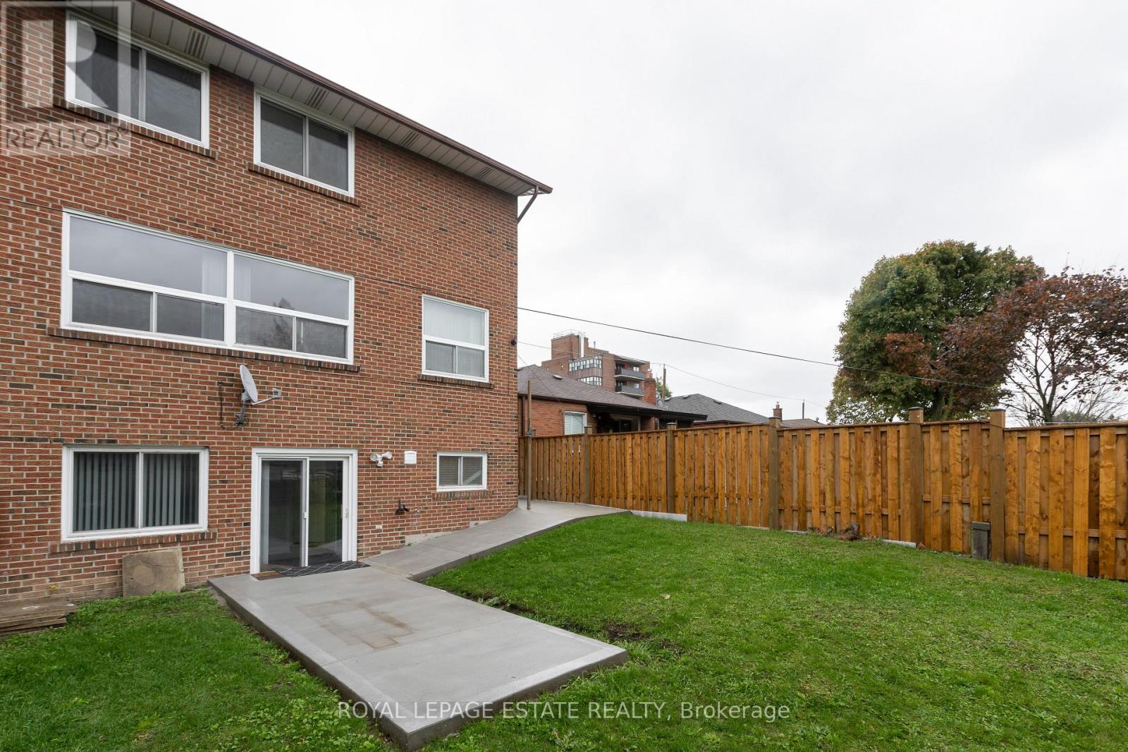 (Upper)1040 Victoria Park Avenue, Toronto, Ontario  M4B 2K1 - Photo 24 - E12515212