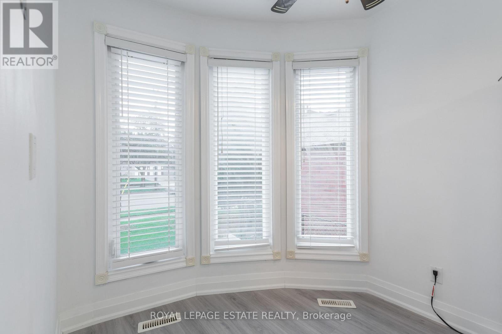 (Upper)1040 Victoria Park Avenue, Toronto, Ontario  M4B 2K1 - Photo 4 - E12515212