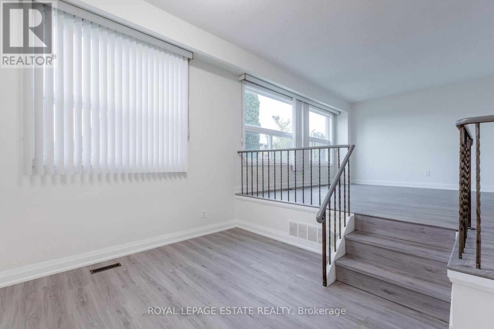 (Upper)1040 Victoria Park Avenue, Toronto, Ontario  M4B 2K1 - Photo 7 - E12515212