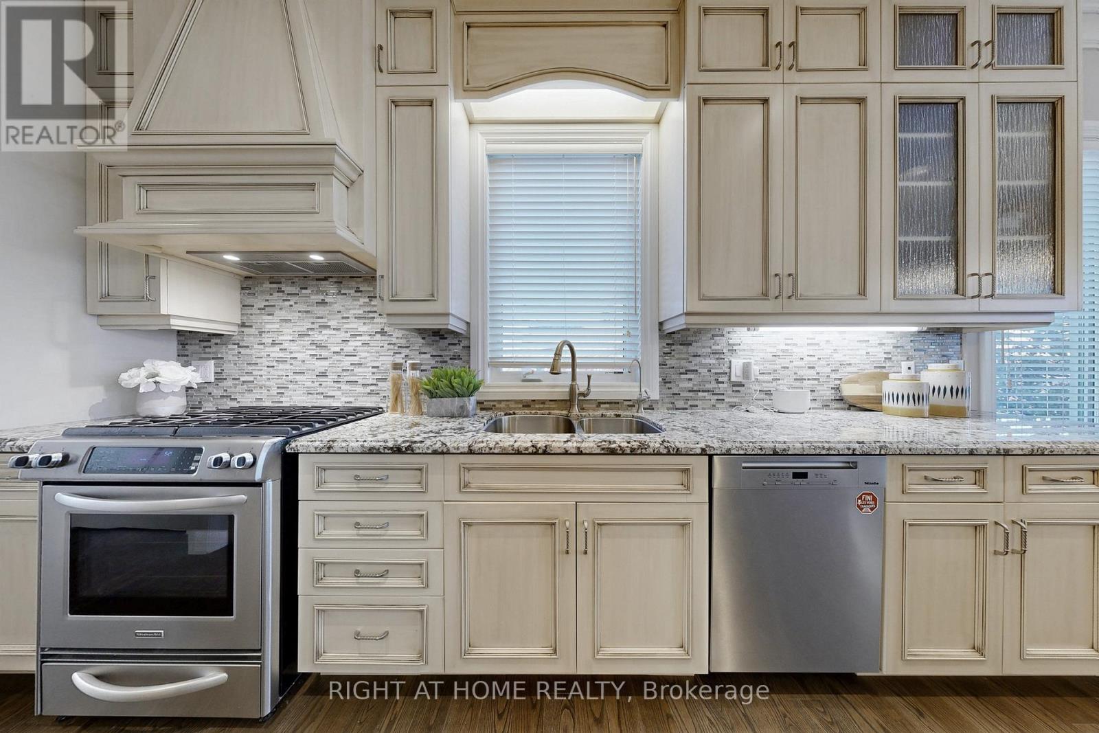 53 Rockwell Road, Richmond Hill, Ontario  L4B 1A9 - Photo 20 - N12515192