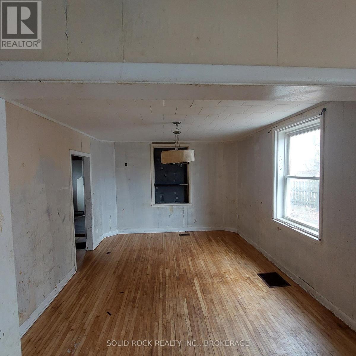 8 Montague Street, Smiths Falls, Ontario  K7A 2M1 - Photo 10 - X12515244