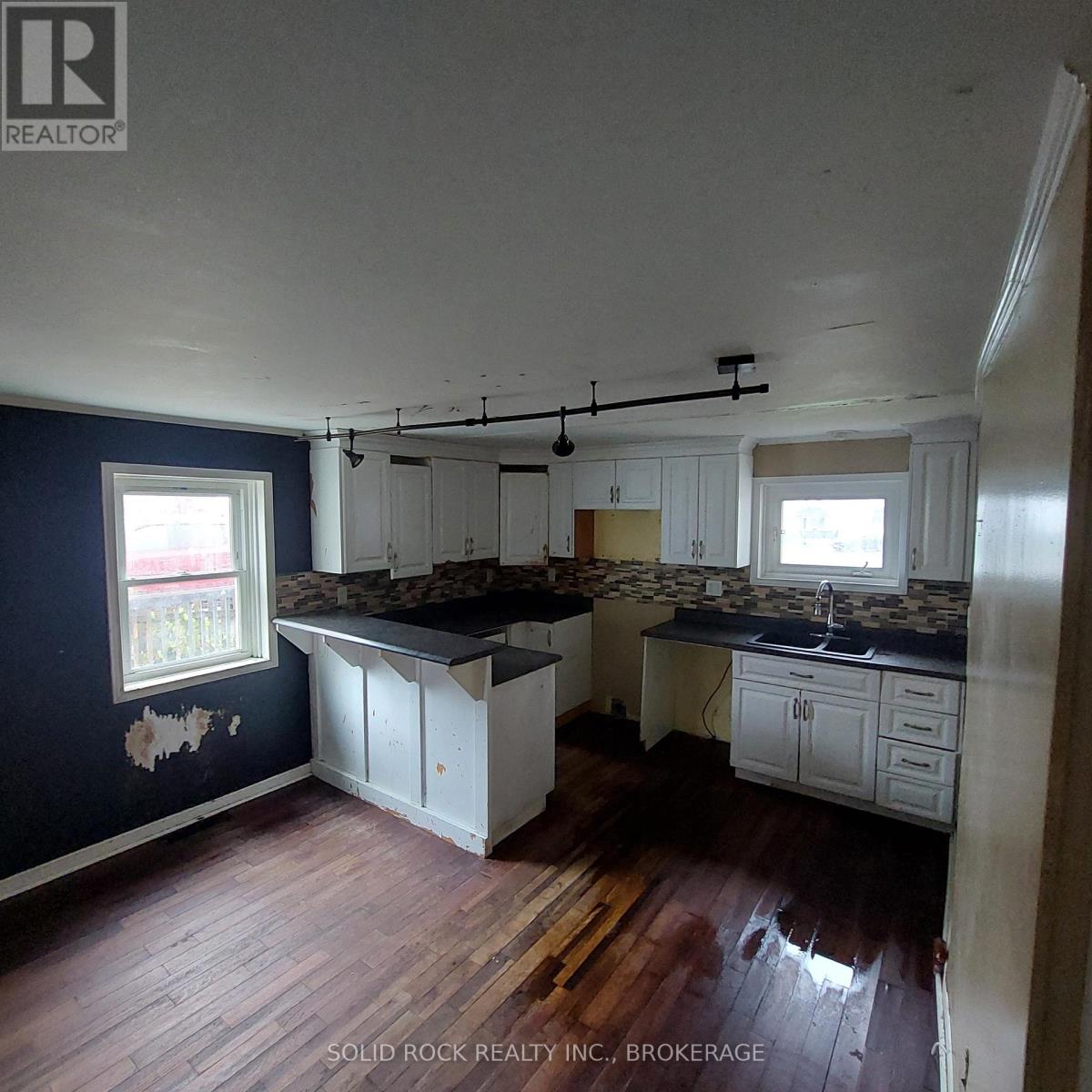 8 Montague Street, Smiths Falls, Ontario  K7A 2M1 - Photo 12 - X12515244