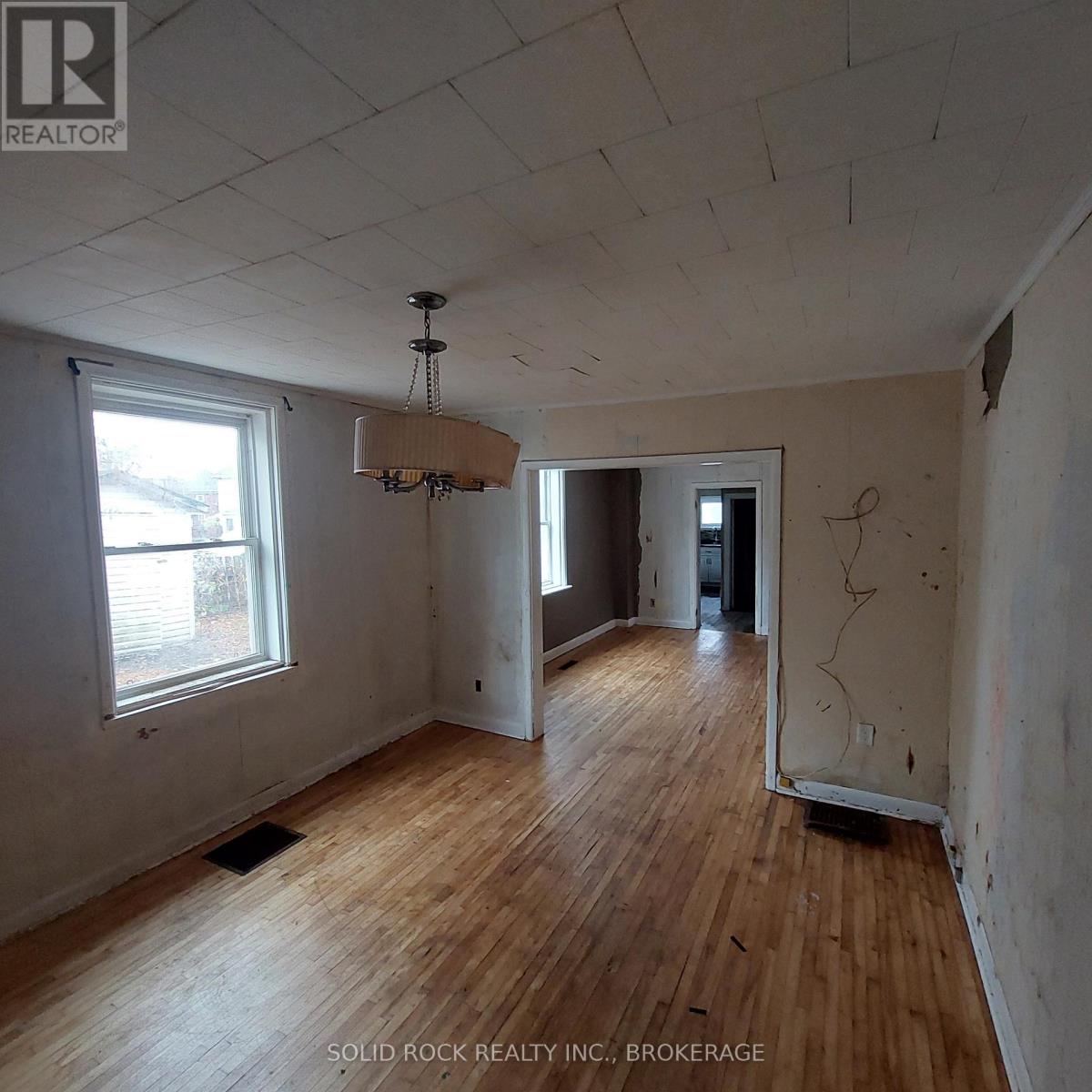 8 Montague Street, Smiths Falls, Ontario  K7A 2M1 - Photo 9 - X12515244