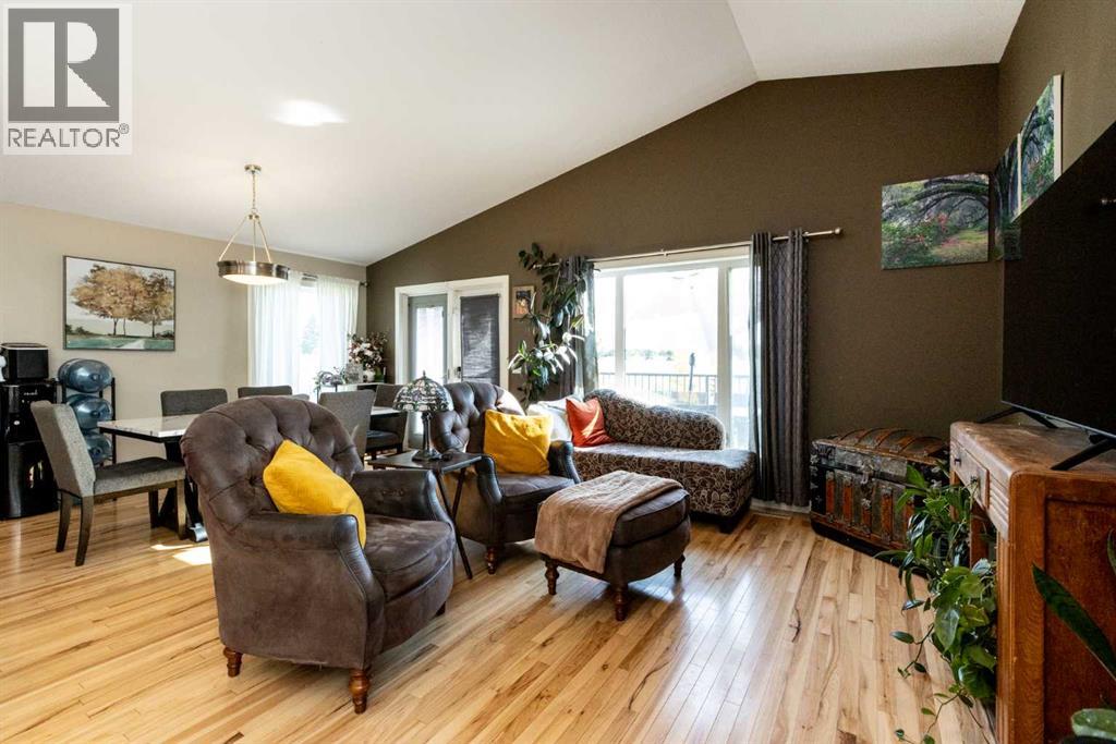 5224 48 Streetclose, Innisfail, Alberta  T4G 0B9 - Photo 14 - A2258139