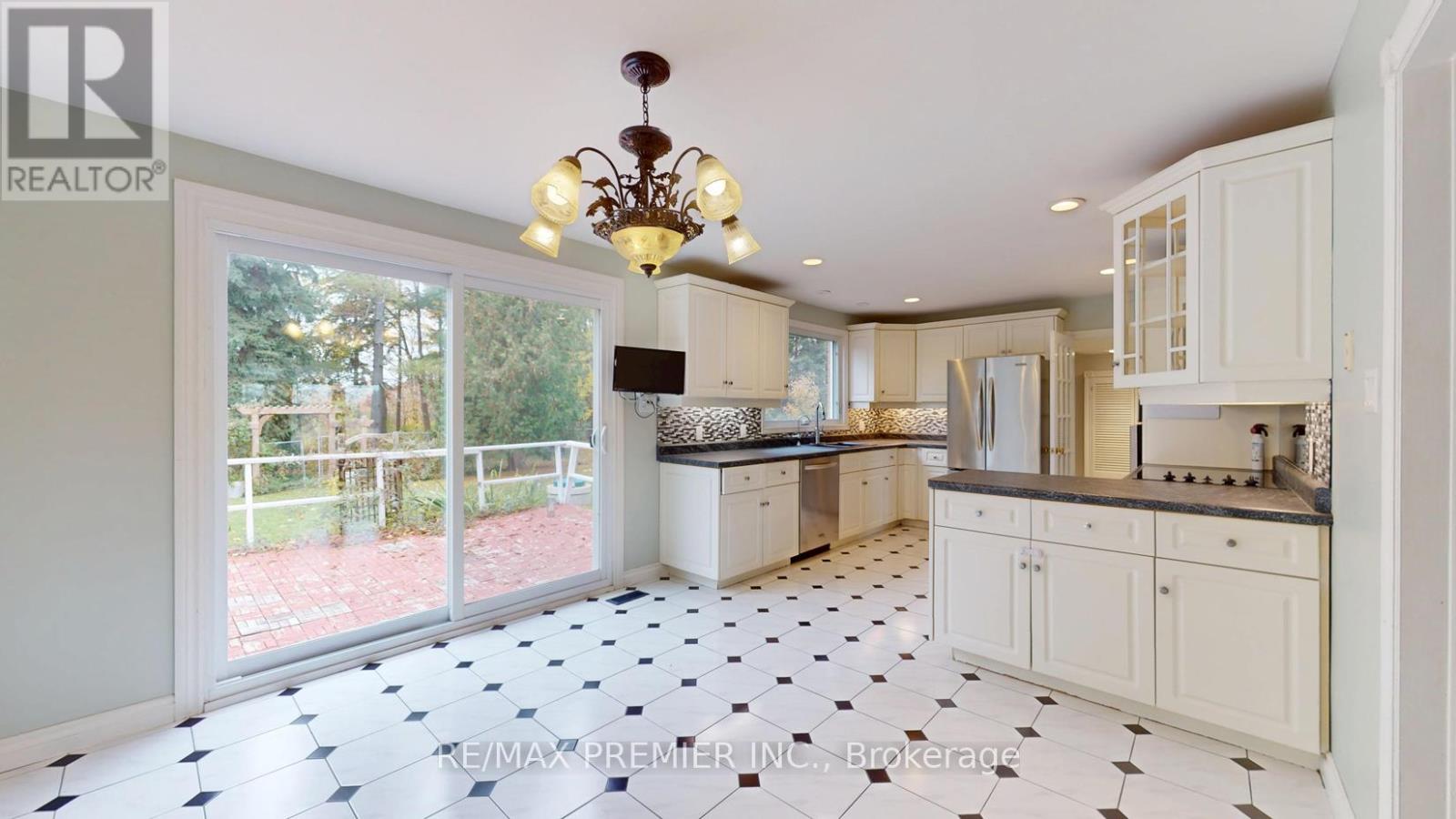 9190 Trafalgar Road, Halton Hills, Ontario  L7G 4S5 - Photo 6 - W12515190