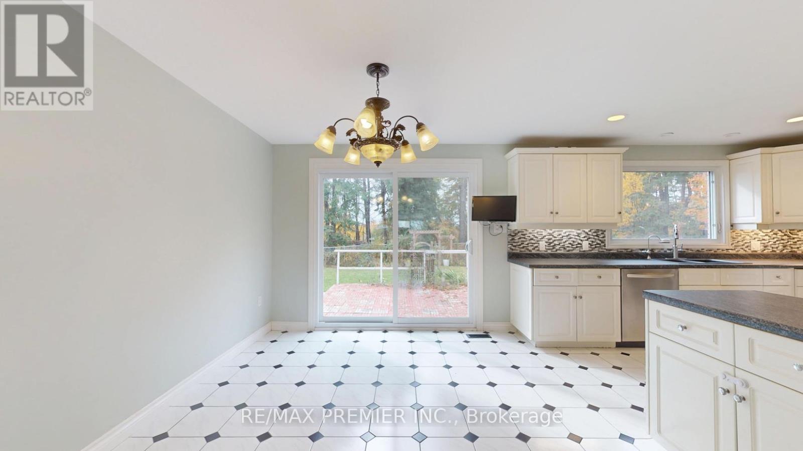 9190 Trafalgar Road, Halton Hills, Ontario  L7G 4S5 - Photo 9 - W12515190