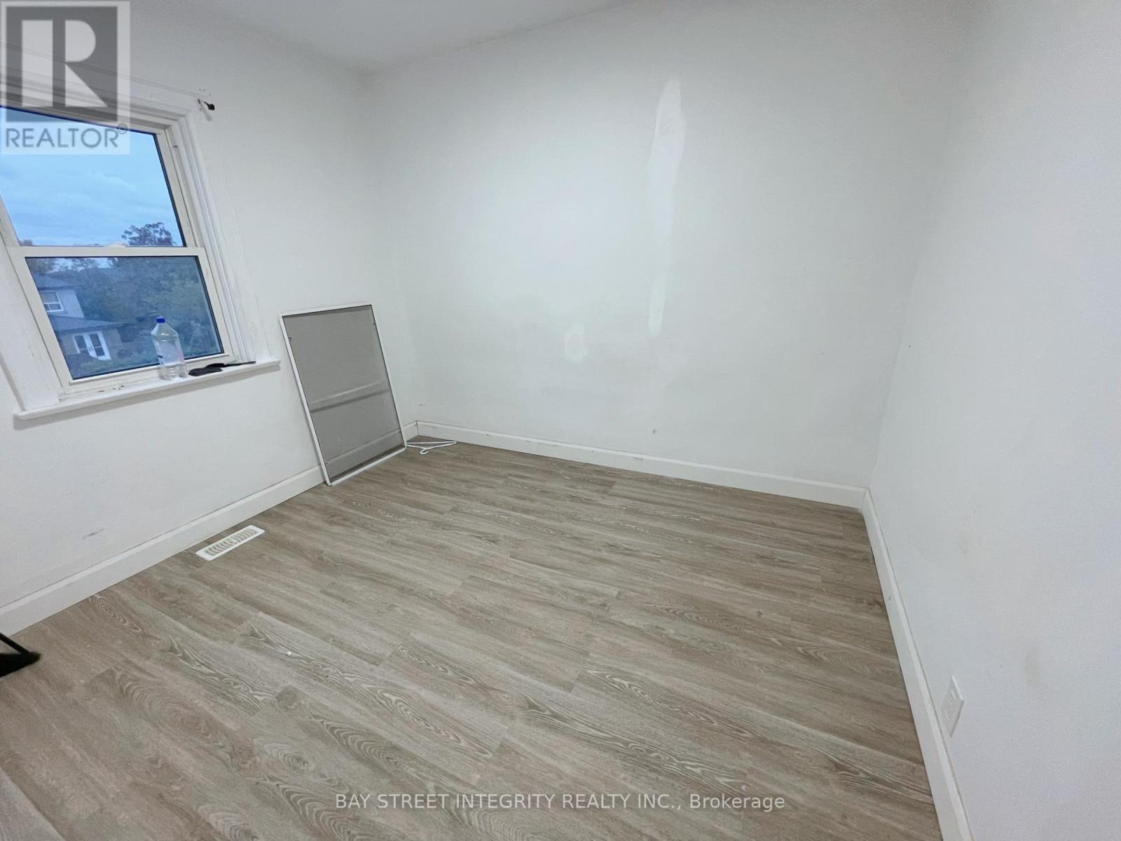 34 Chamberlain Avenue, Toronto, Ontario  M6E 4J8 - Photo 5 - W12515198