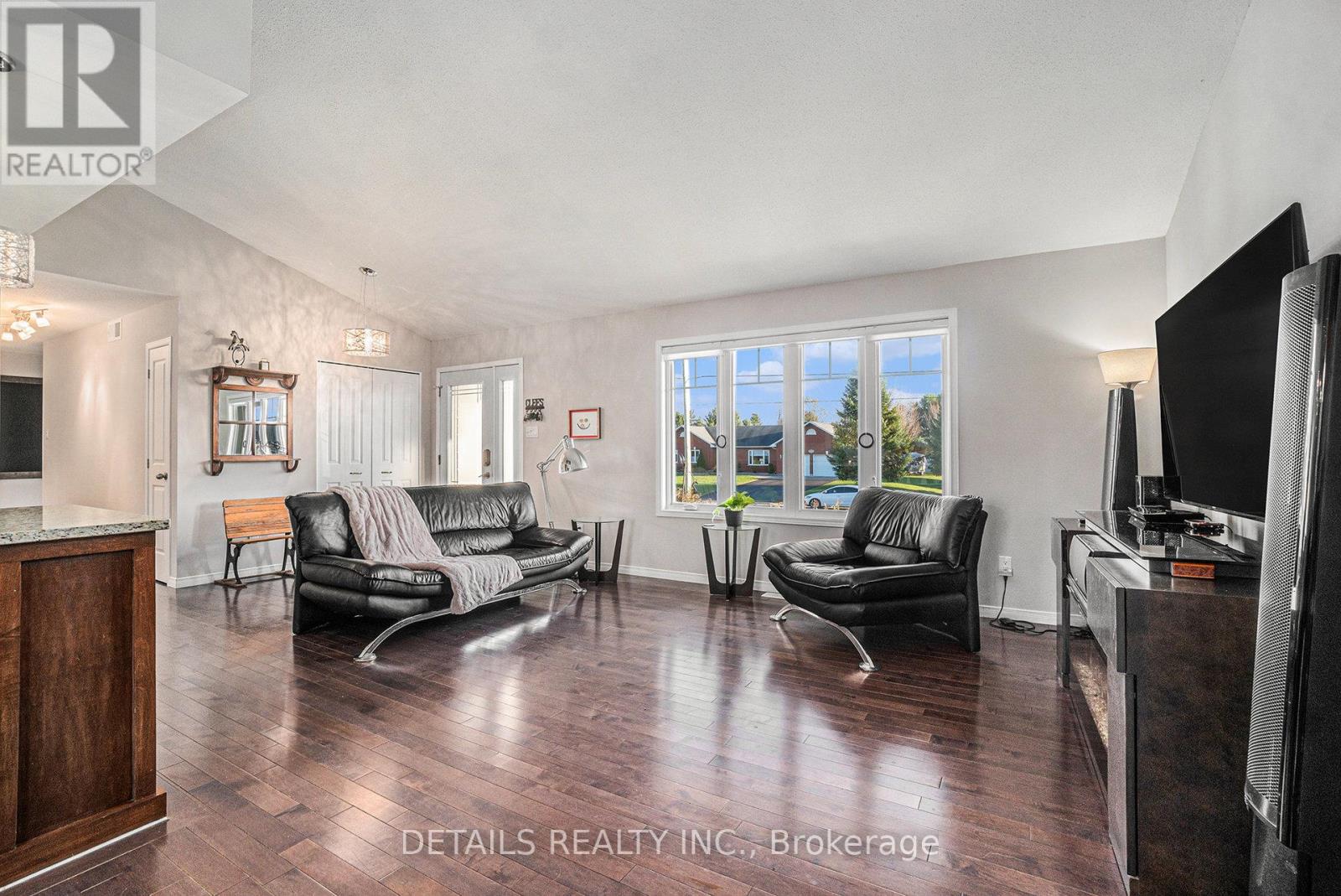 2043 Paul Drive, Clarence-Rockland, Ontario  K0A 1E0 - Photo 10 - X12515248