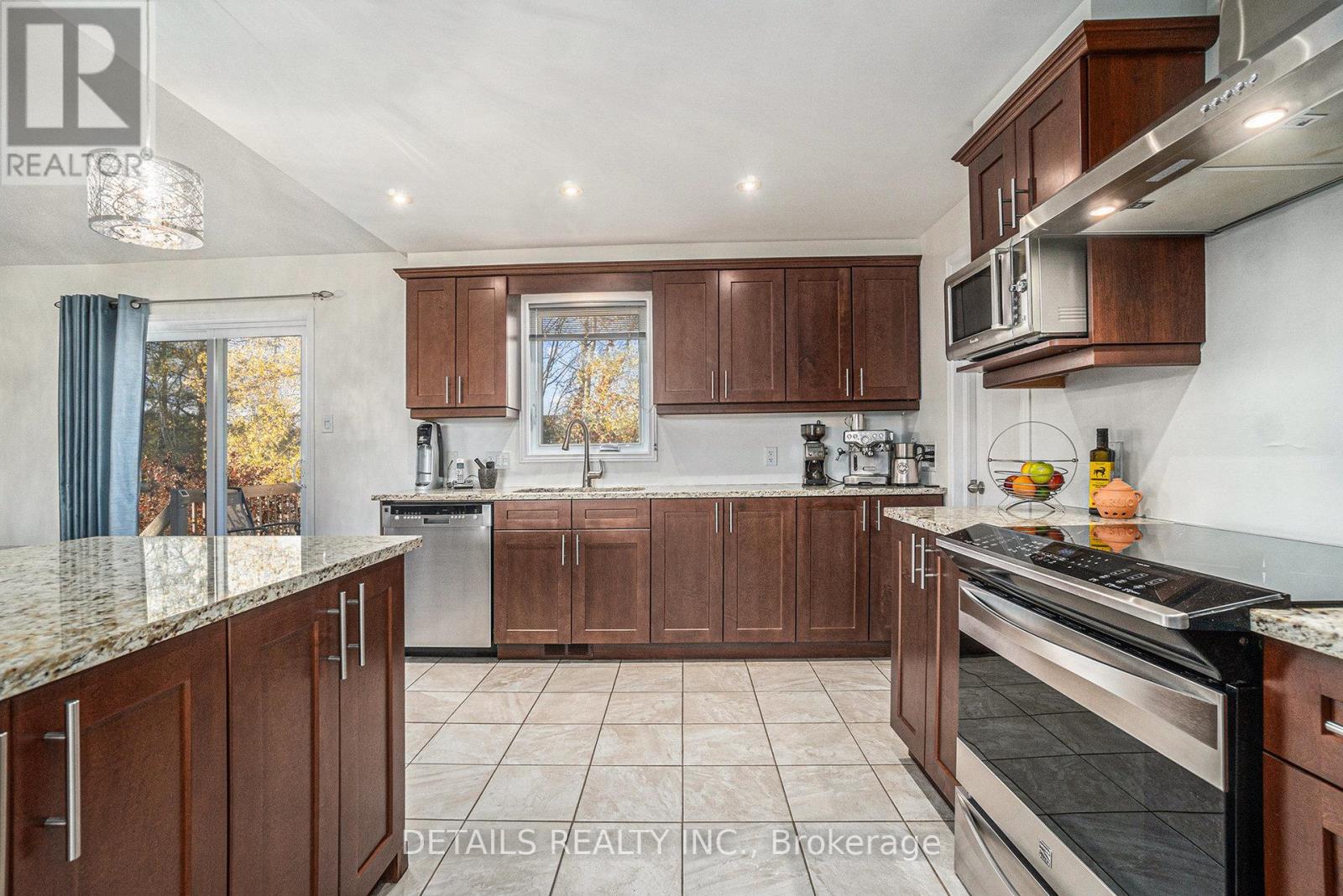 2043 Paul Drive, Clarence-Rockland, Ontario  K0A 1E0 - Photo 13 - X12515248