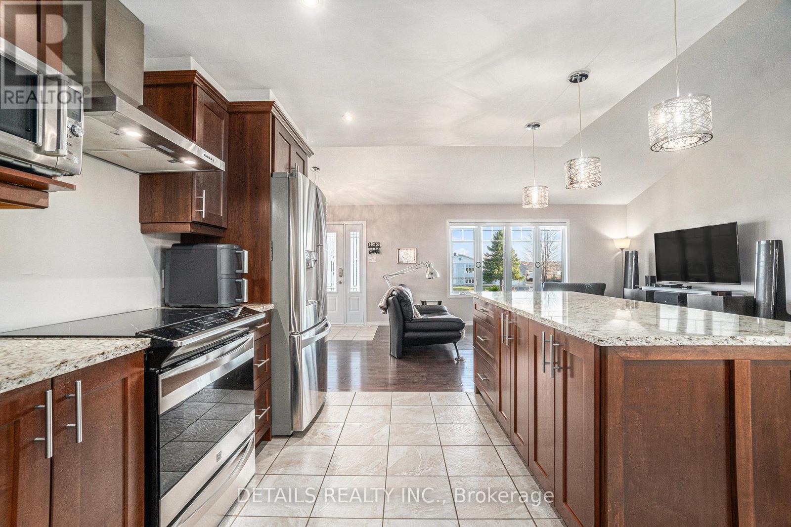 2043 Paul Drive, Clarence-Rockland, Ontario  K0A 1E0 - Photo 14 - X12515248