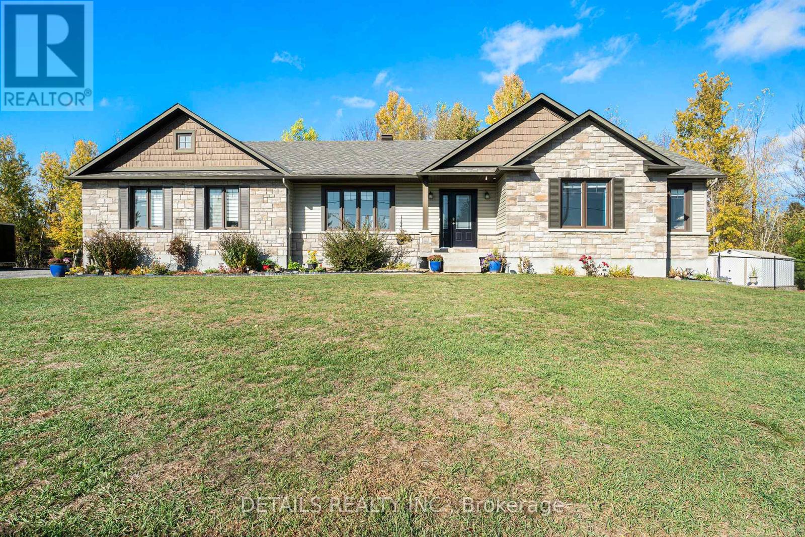 2043 Paul Drive, Clarence-Rockland, Ontario  K0A 1E0 - Photo 2 - X12515248