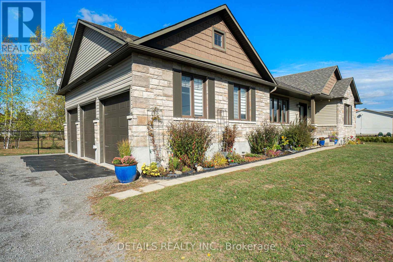 2043 Paul Drive, Clarence-Rockland, Ontario  K0A 1E0 - Photo 4 - X12515248