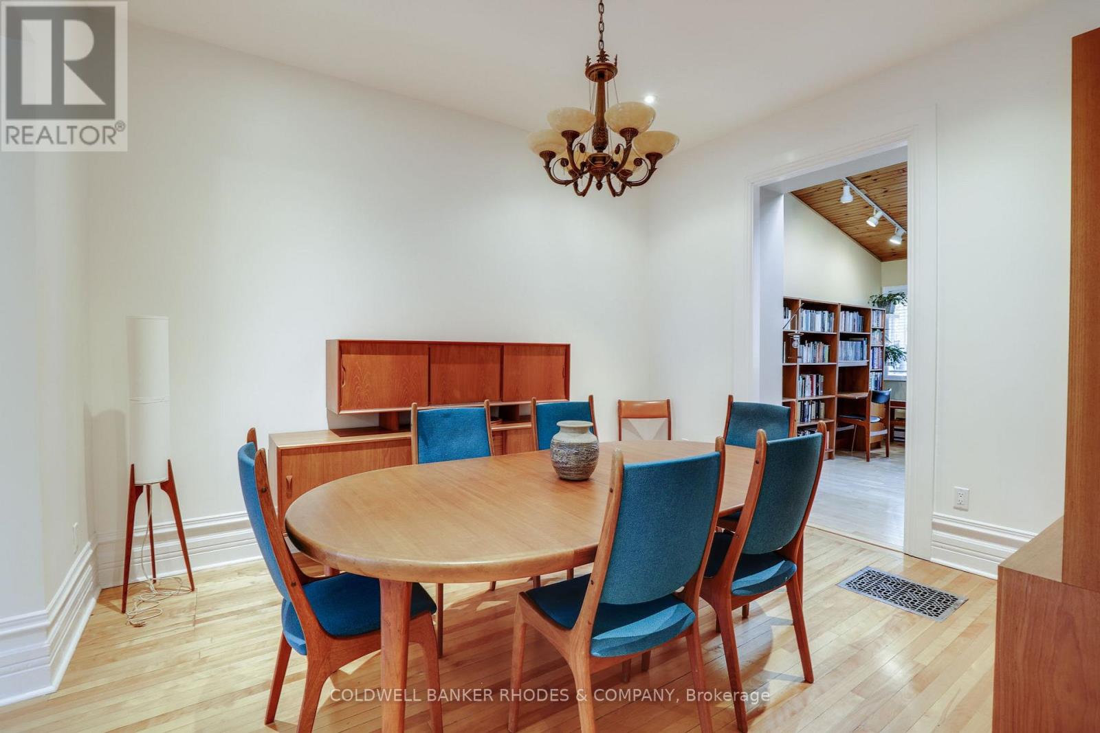 144 Mcleod Street, Ottawa, Ontario  K2P 0Z7 - Photo 10 - X12515290