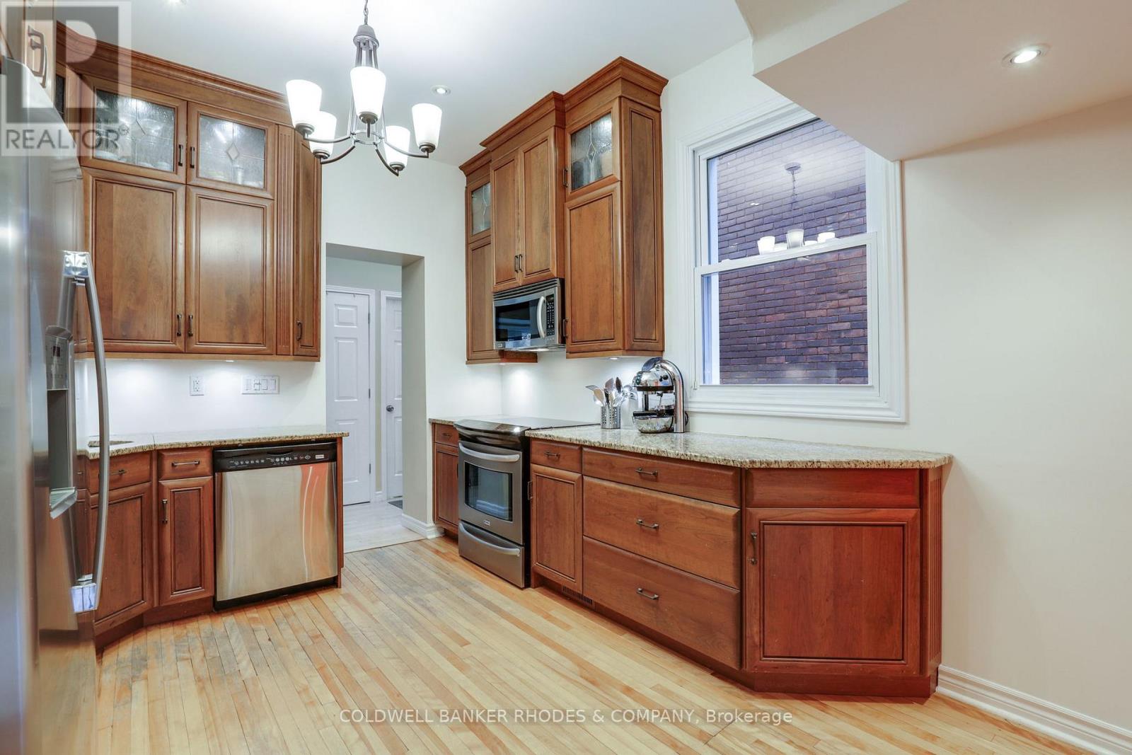 144 Mcleod Street, Ottawa, Ontario  K2P 0Z7 - Photo 16 - X12515290