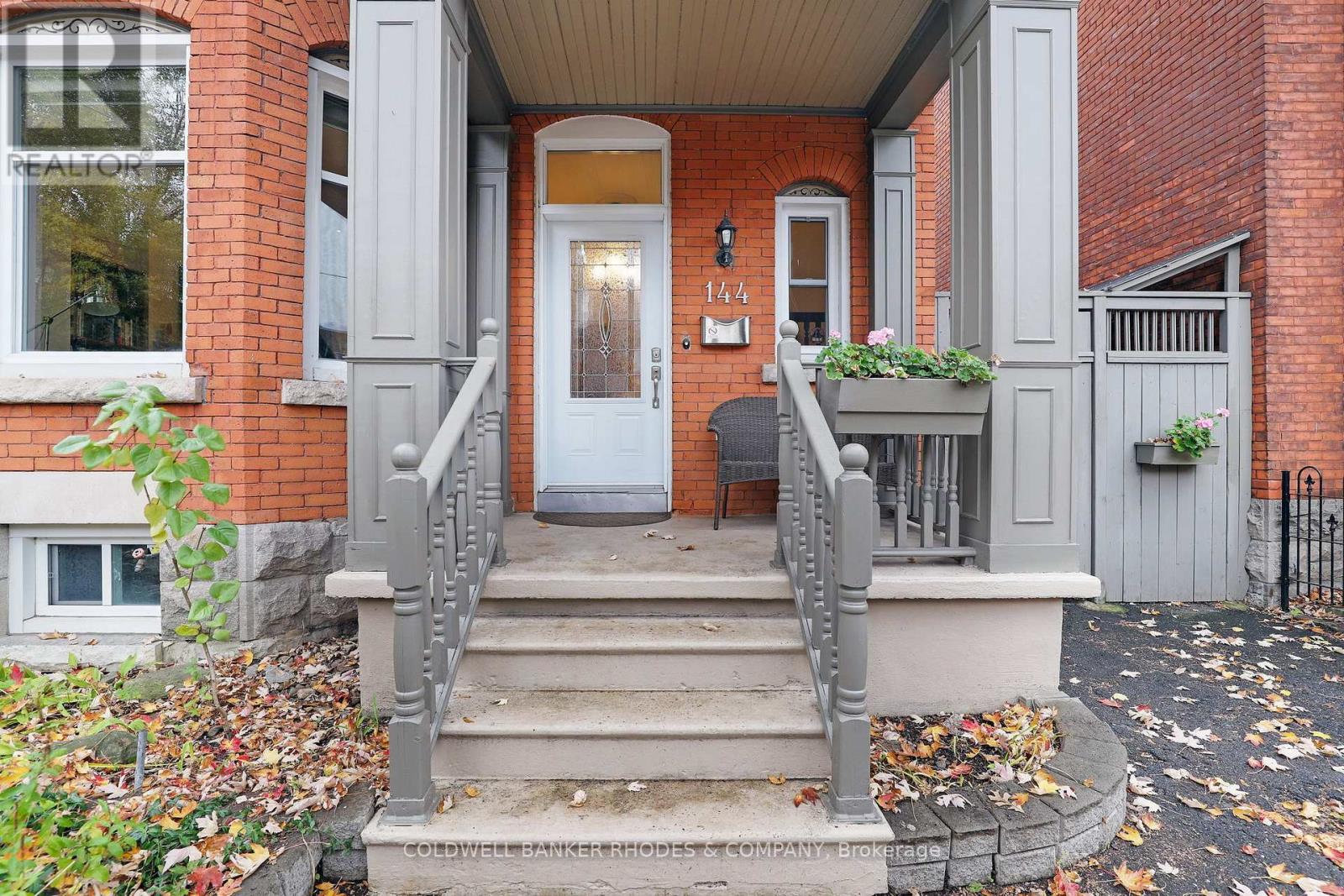 144 Mcleod Street, Ottawa, Ontario  K2P 0Z7 - Photo 2 - X12515290