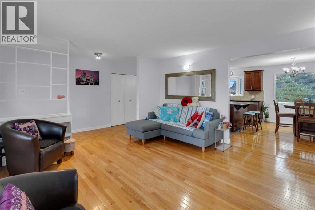 Property at 5122 48 Street NW image 5