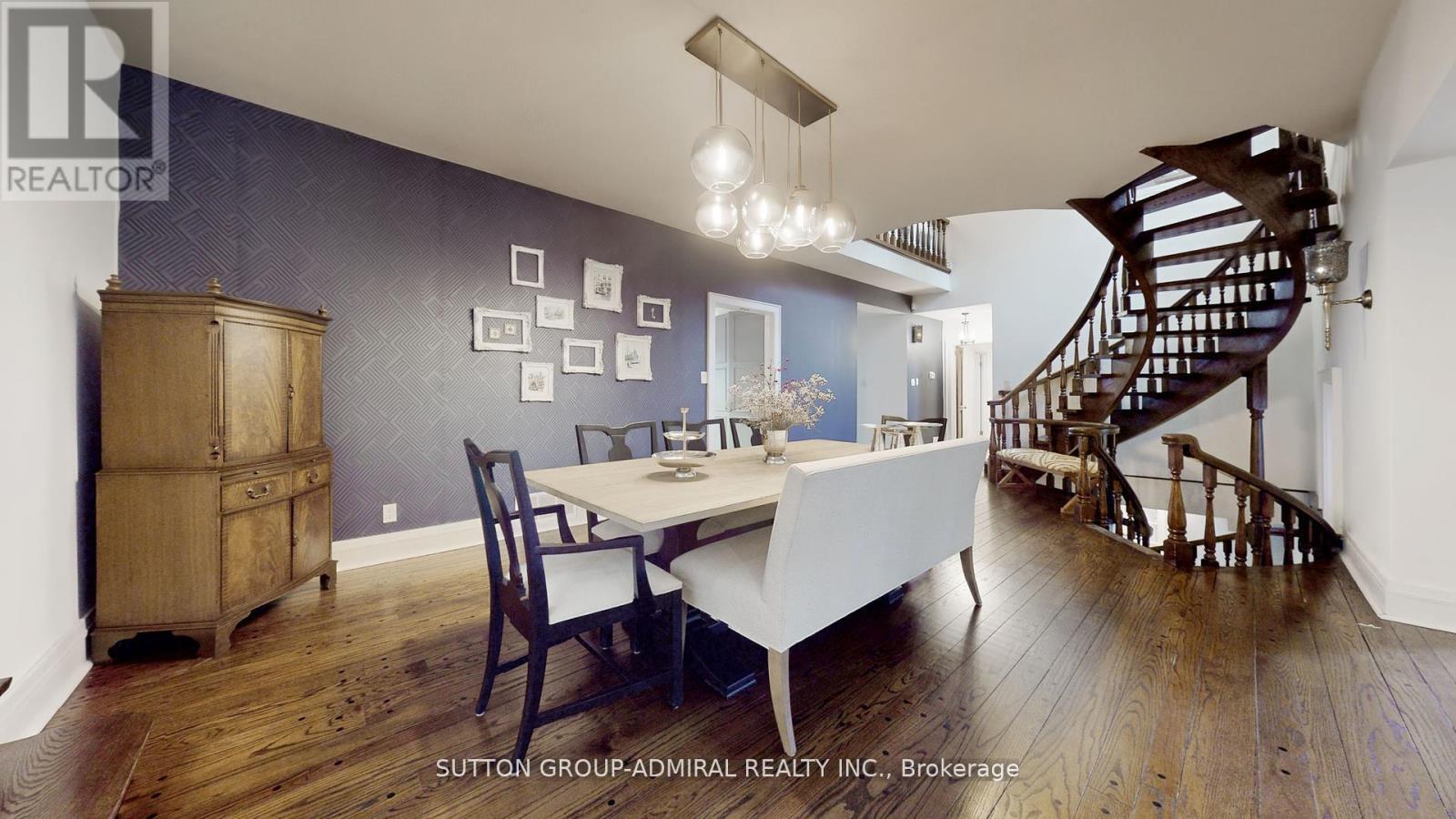 8 Mead Court, Toronto, Ontario  M2L 1A6 - Photo 4 - C12515238