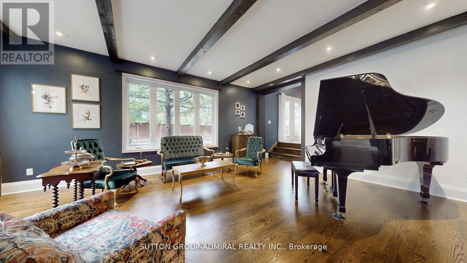 8 Mead Court, Toronto, Ontario  M2L 1A6 - Photo 5 - C12515238