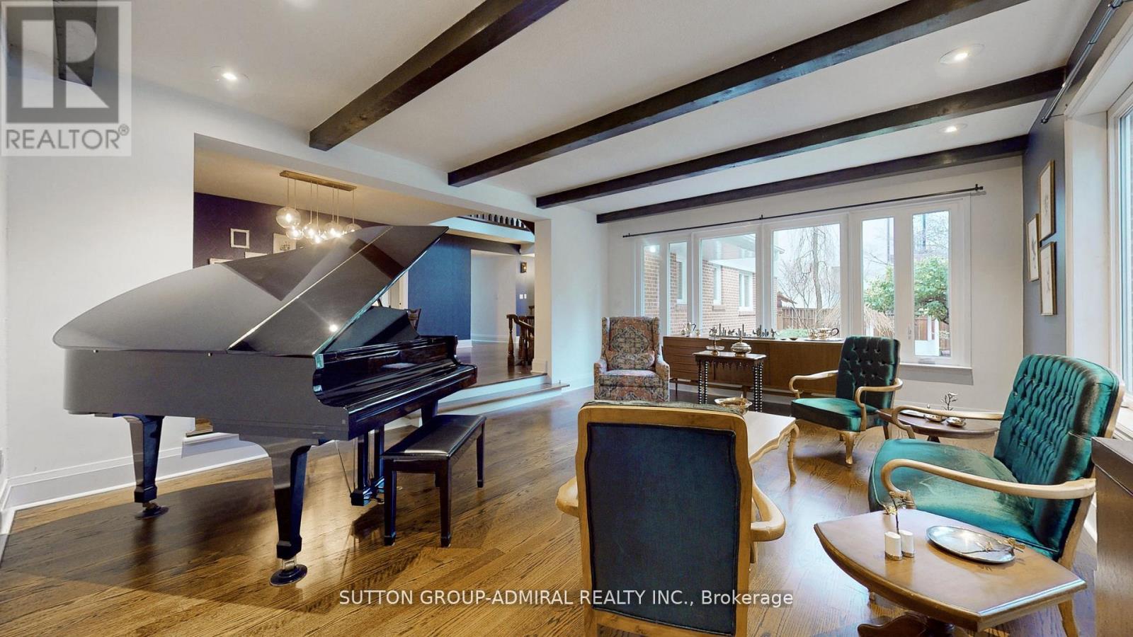 8 Mead Court, Toronto, Ontario  M2L 1A6 - Photo 6 - C12515238