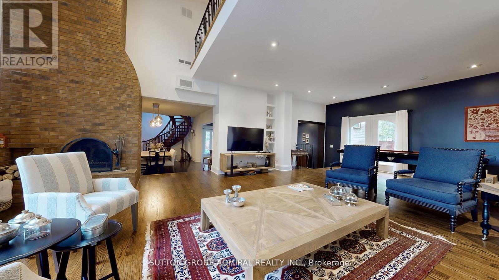 8 Mead Court, Toronto, Ontario  M2L 1A6 - Photo 9 - C12515238