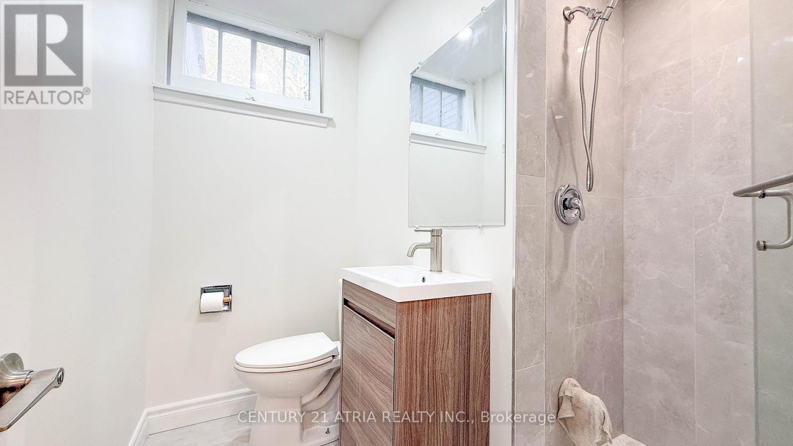 151 Fenn Avenue, Toronto, Ontario  M2P 1X8 - Photo 3 - C12515278