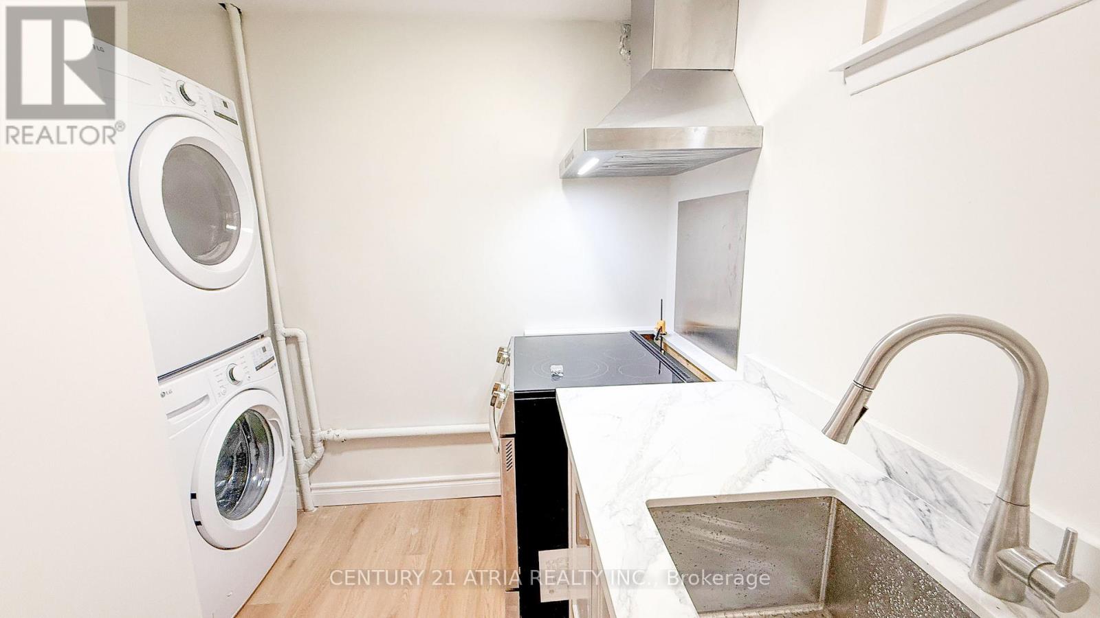 151 Fenn Avenue, Toronto, Ontario  M2P 1X8 - Photo 5 - C12515278