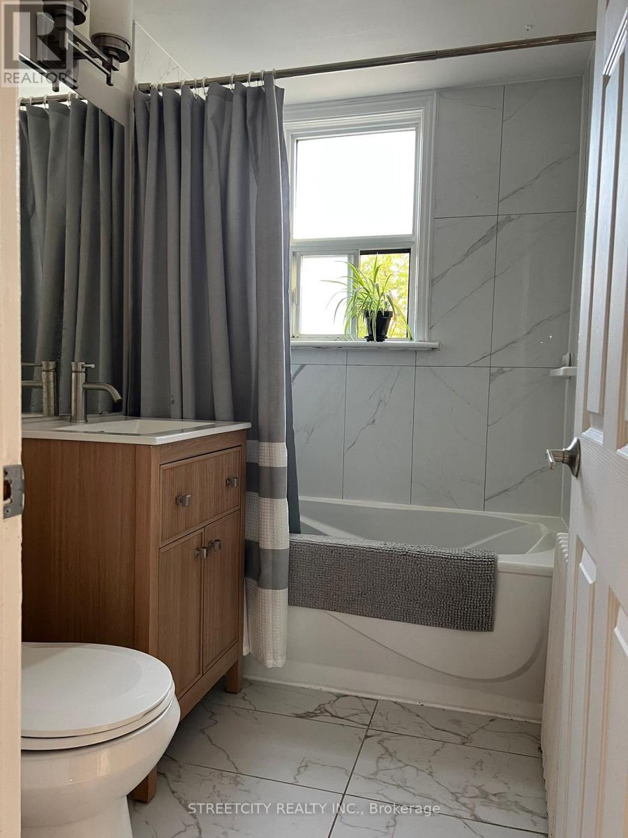 191 Broadway Street, Mississauga, Ontario  L5M 1H8 - Photo 22 - W12510870