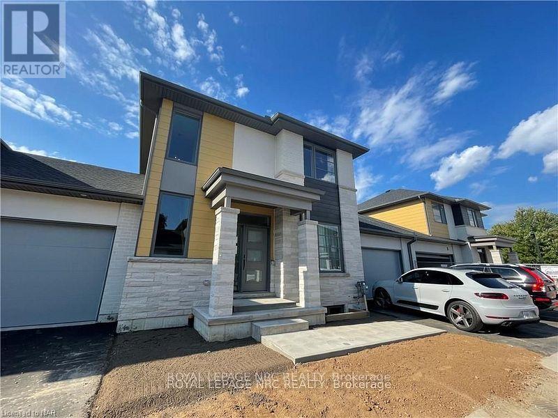 9 - 24 Grapeview Drive, St. Catharines, Ontario  L2S 2W5 - Photo 2 - X12515270