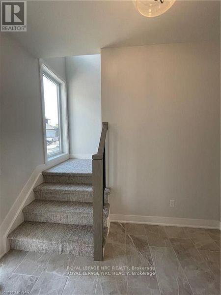 9 - 24 Grapeview Drive, St. Catharines, Ontario  L2S 2W5 - Photo 7 - X12515270