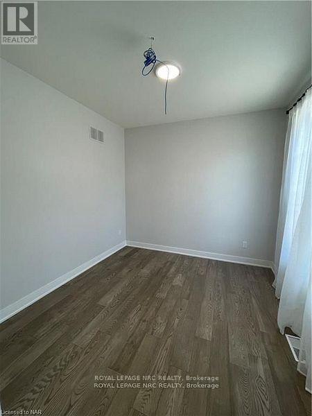 9 - 24 Grapeview Drive, St. Catharines, Ontario  L2S 2W5 - Photo 8 - X12515270