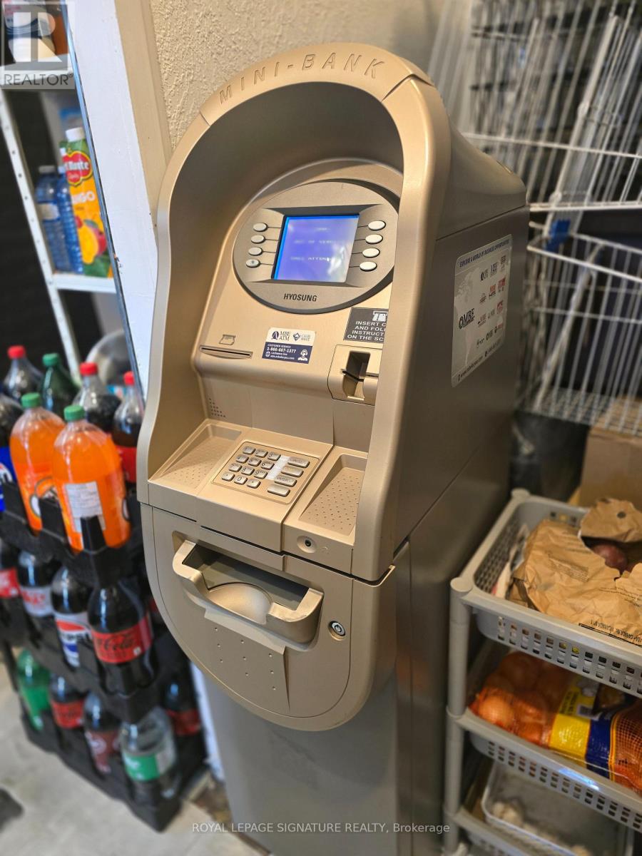 452 Kingston Road, Toronto, Ontario  M4L 1V3 - Photo 11 - E12515242